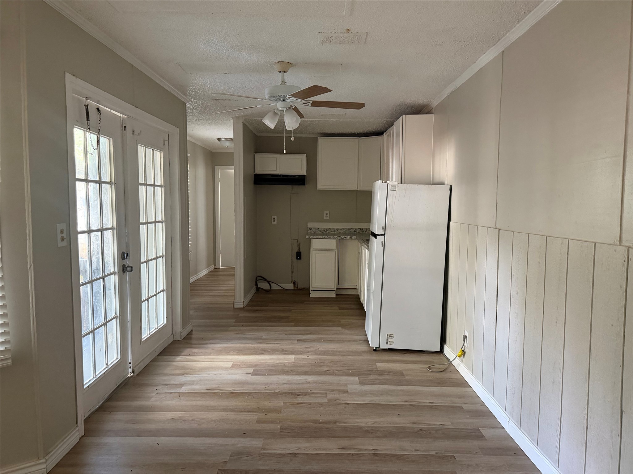 910 Queenswood Property Photo 4