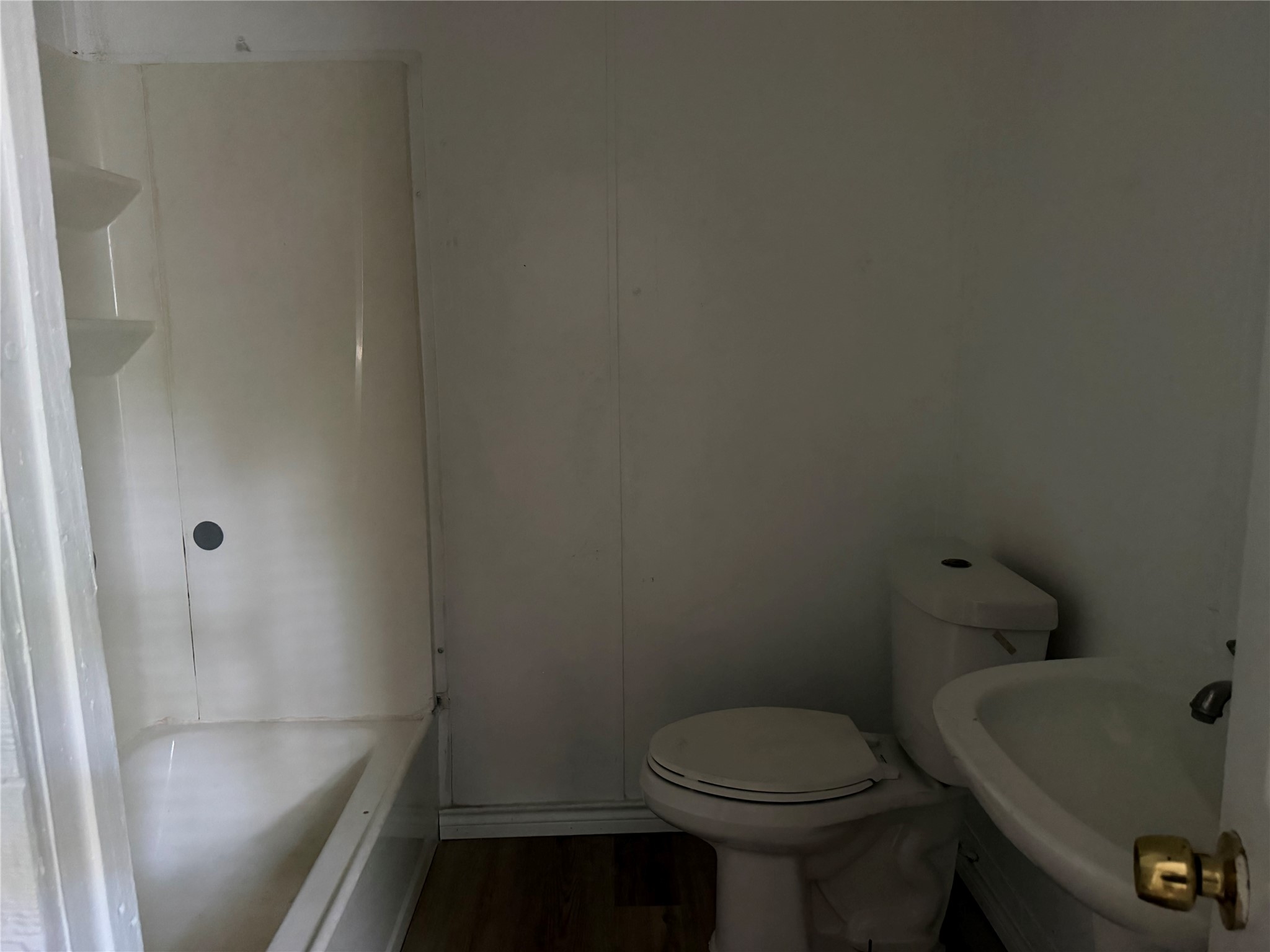 910 Queenswood Property Photo 7