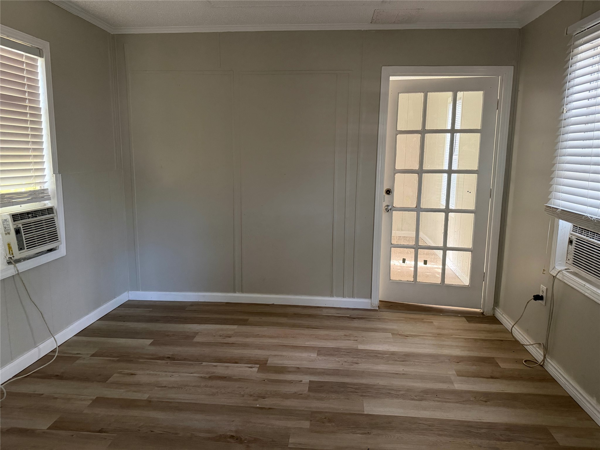 910 Queenswood Property Photo 10