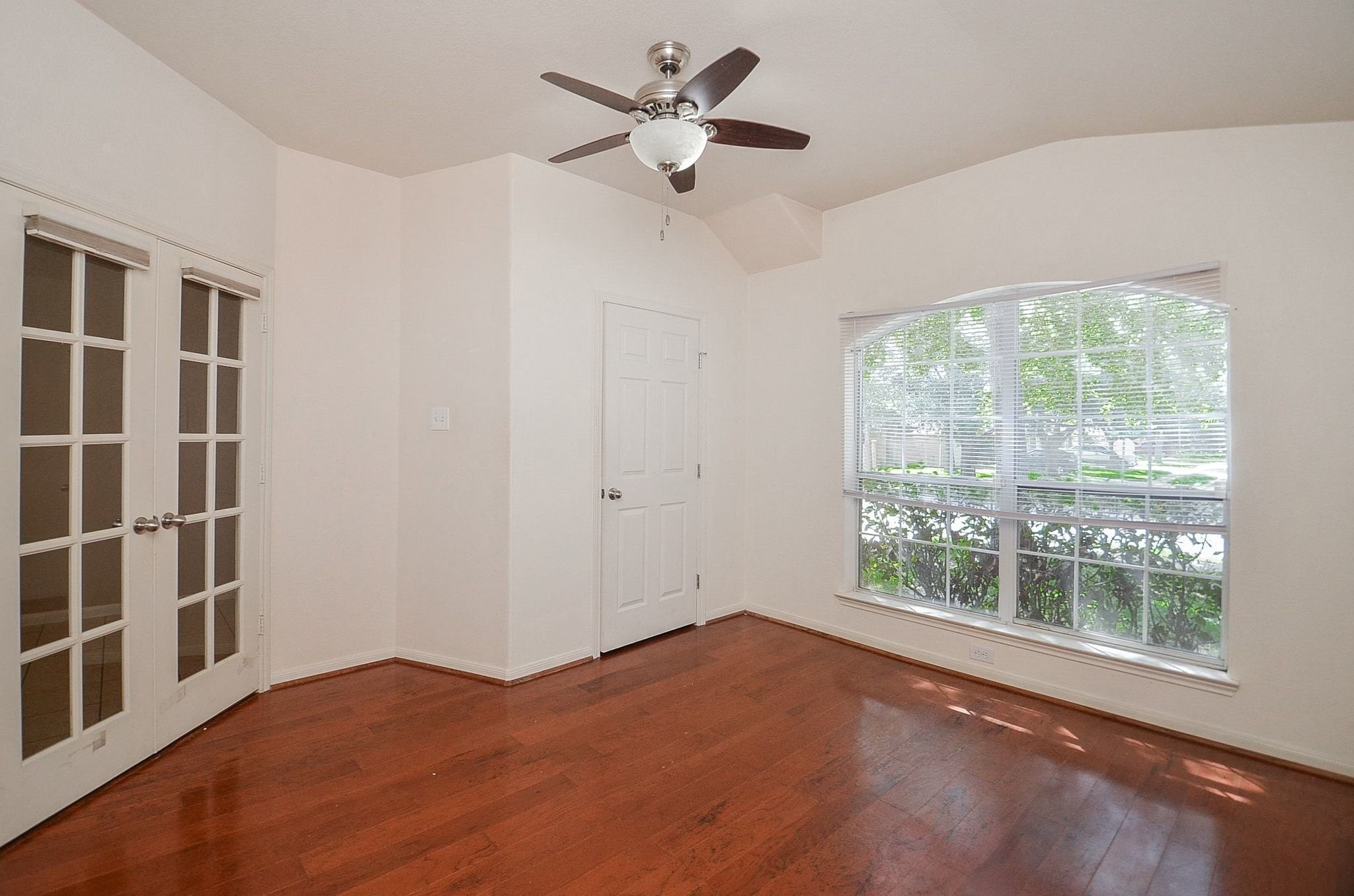 26822 Kingston Glen Lane Property Photo 5