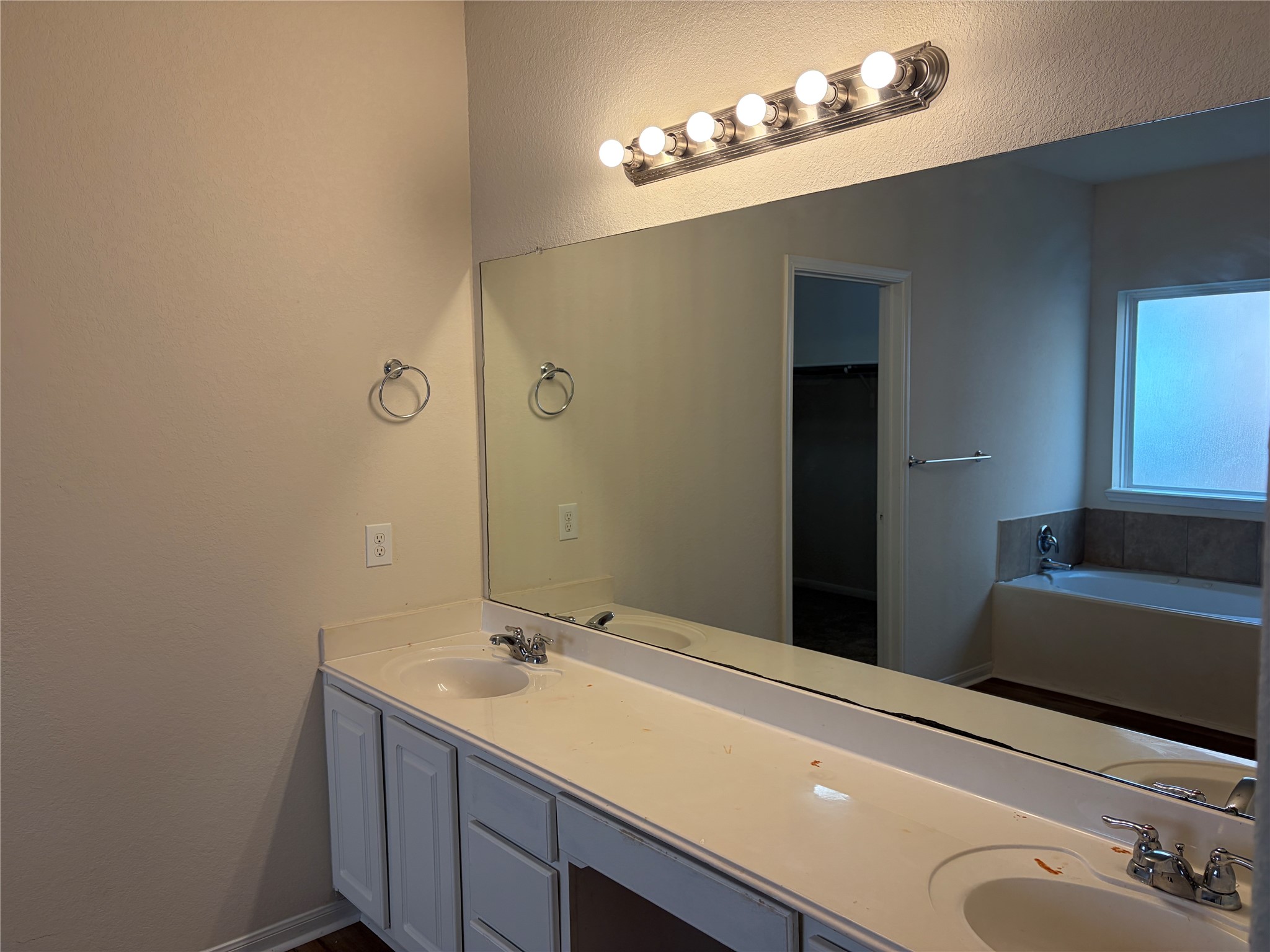 20807 Fair Walnut Way Property Photo 32