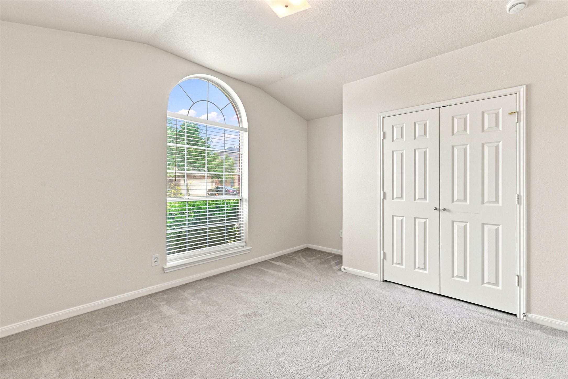 2002 Roaring Springs Drive Property Photo 14