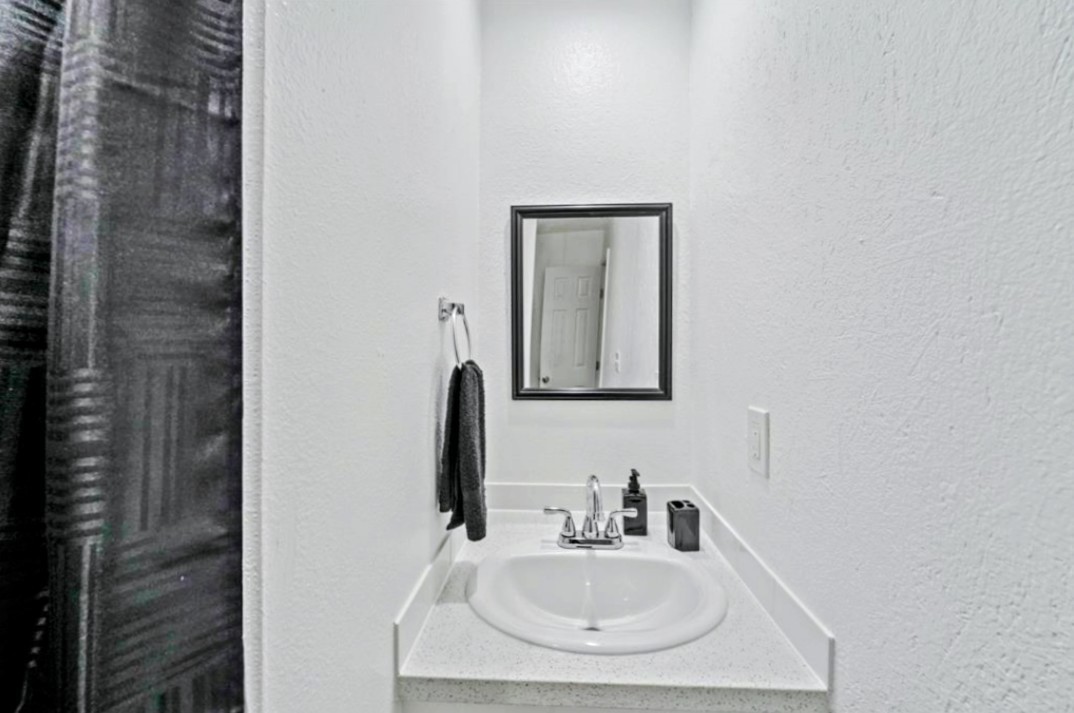 12918 Peggys Lane B Property Photo 8