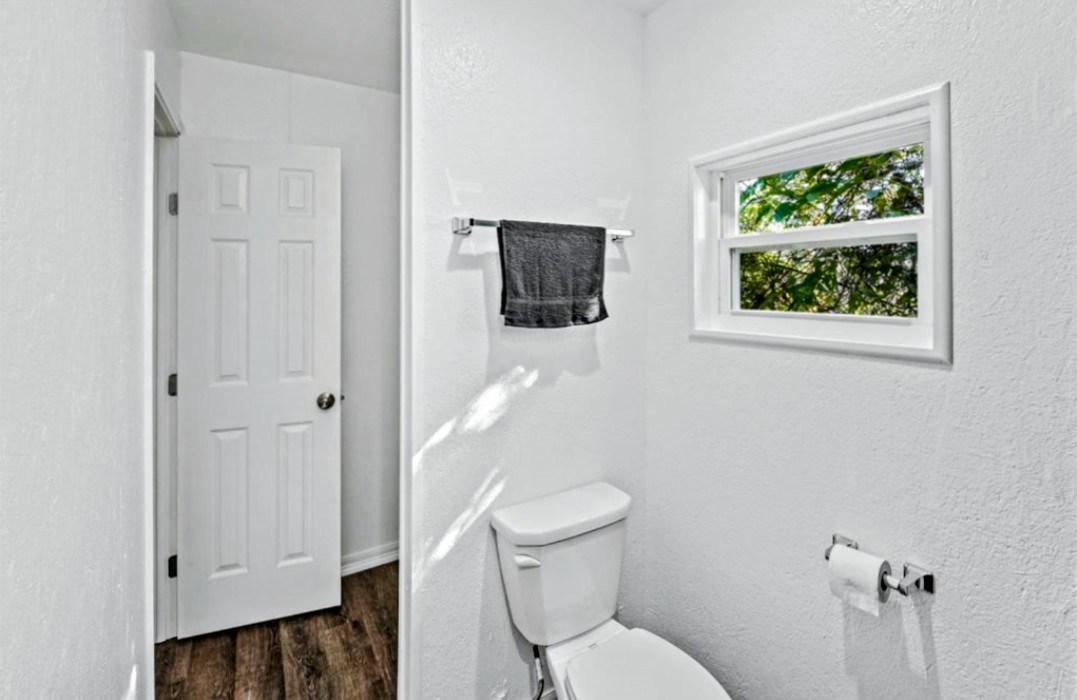 12918 Peggys Lane B Property Photo 9