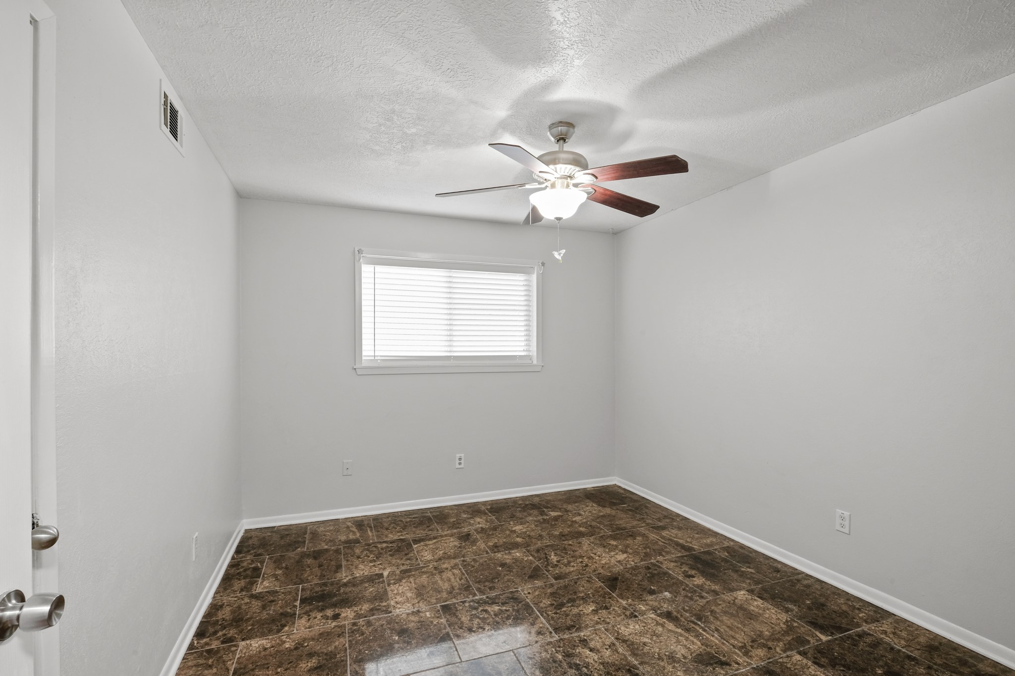 1905 Zapp Lane Property Photo 12