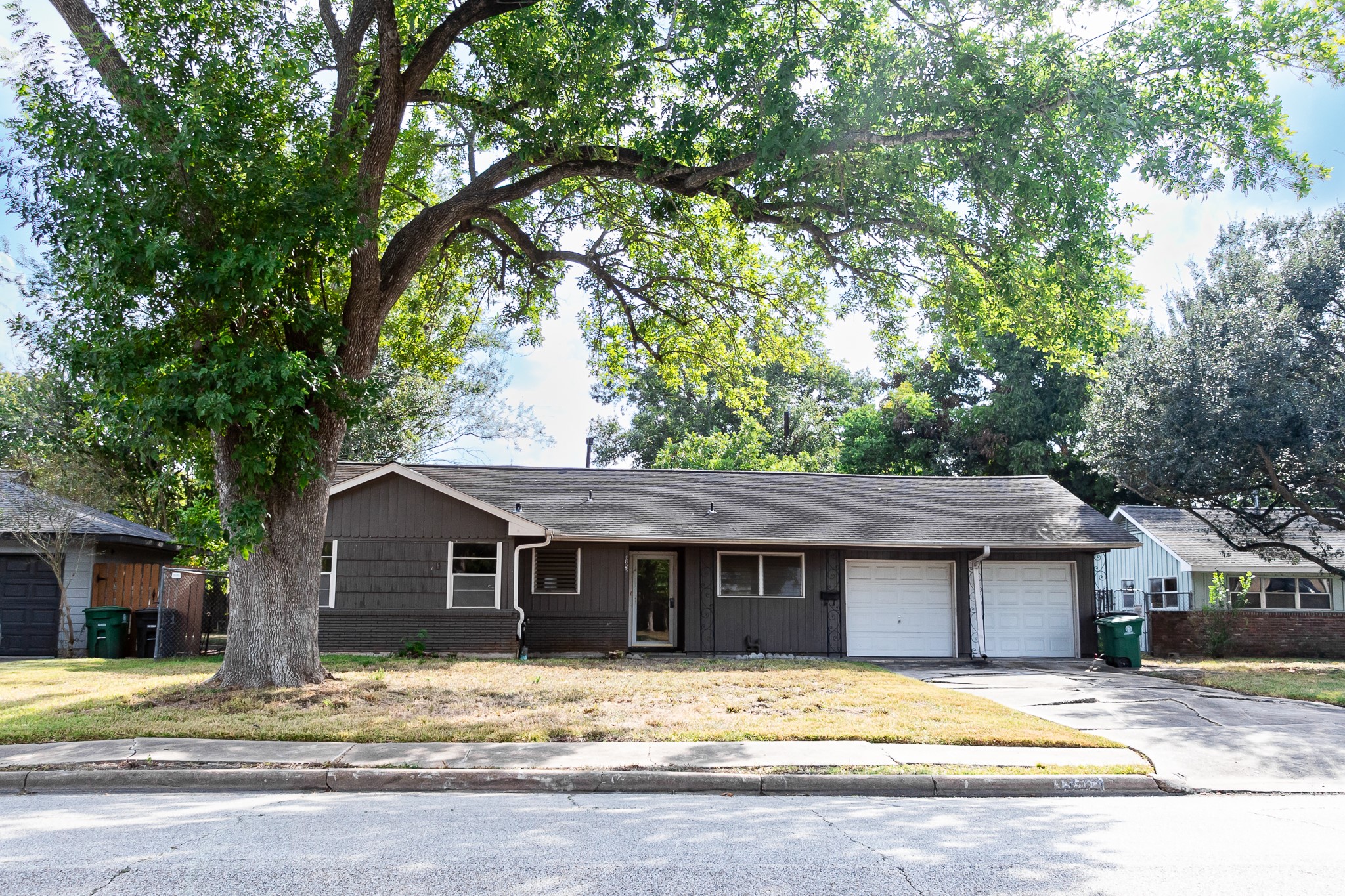 4825 Hummingbird Street Property Photo 1