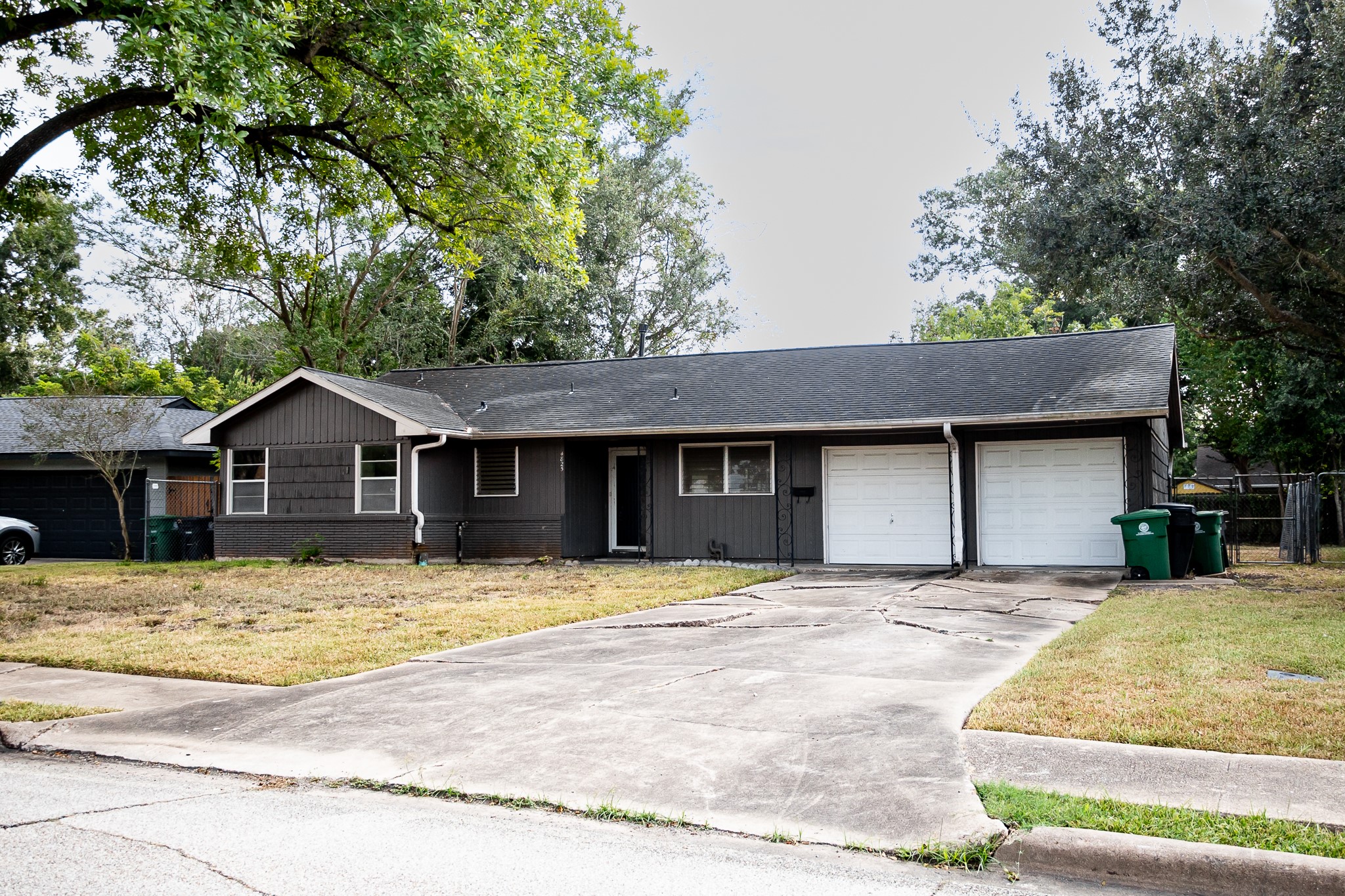 4825 Hummingbird Street Property Photo 2