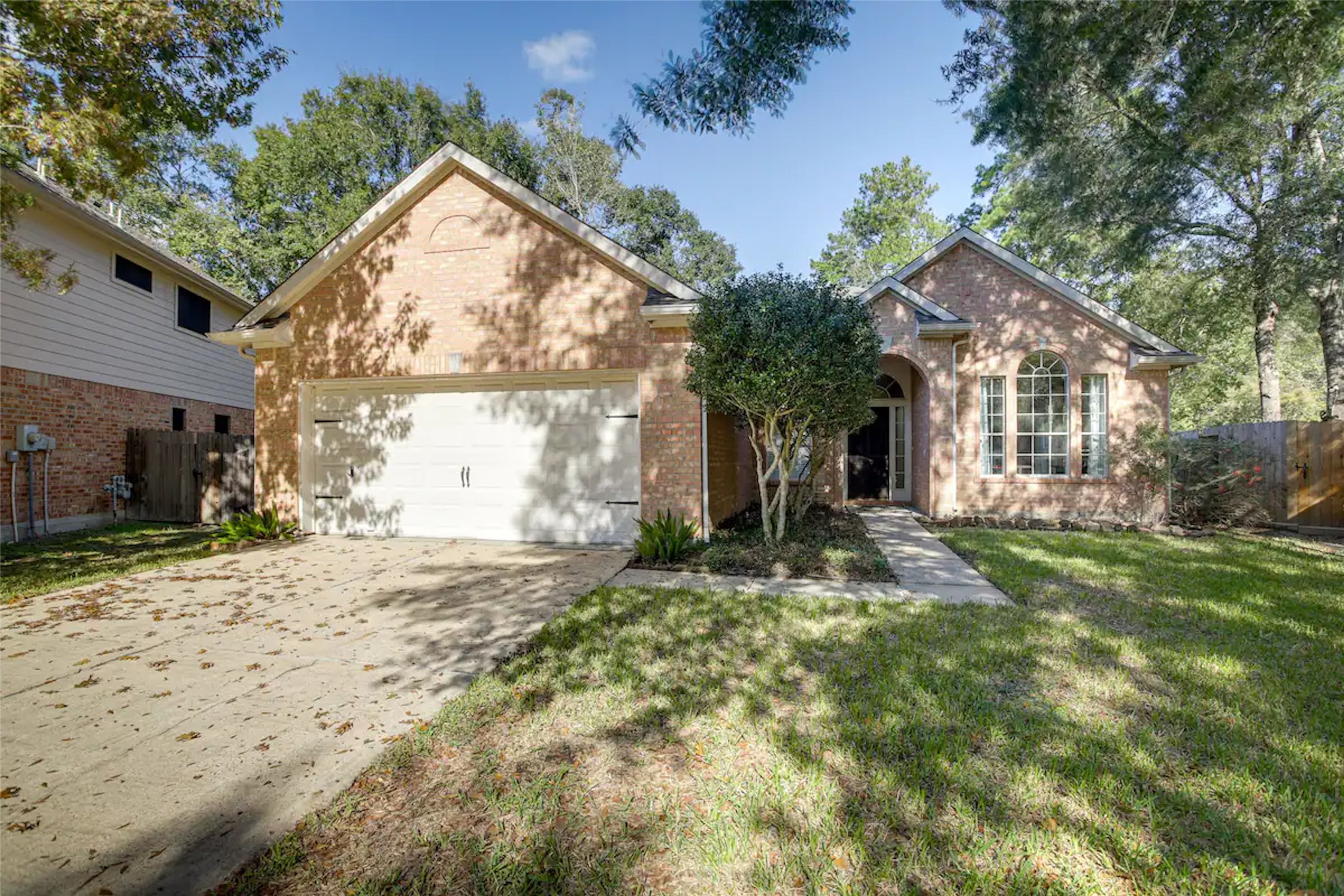 2114 Ridgeway Park Drive Property Photo 1