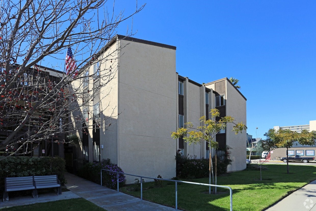 4820 Cass St Property Photo 1