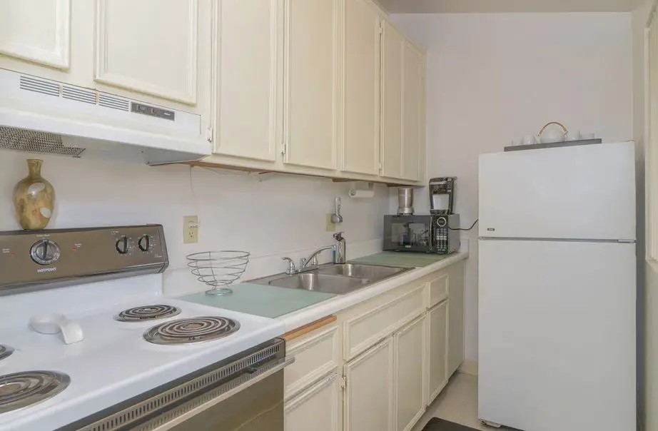 4820 Cass St Property Photo 6