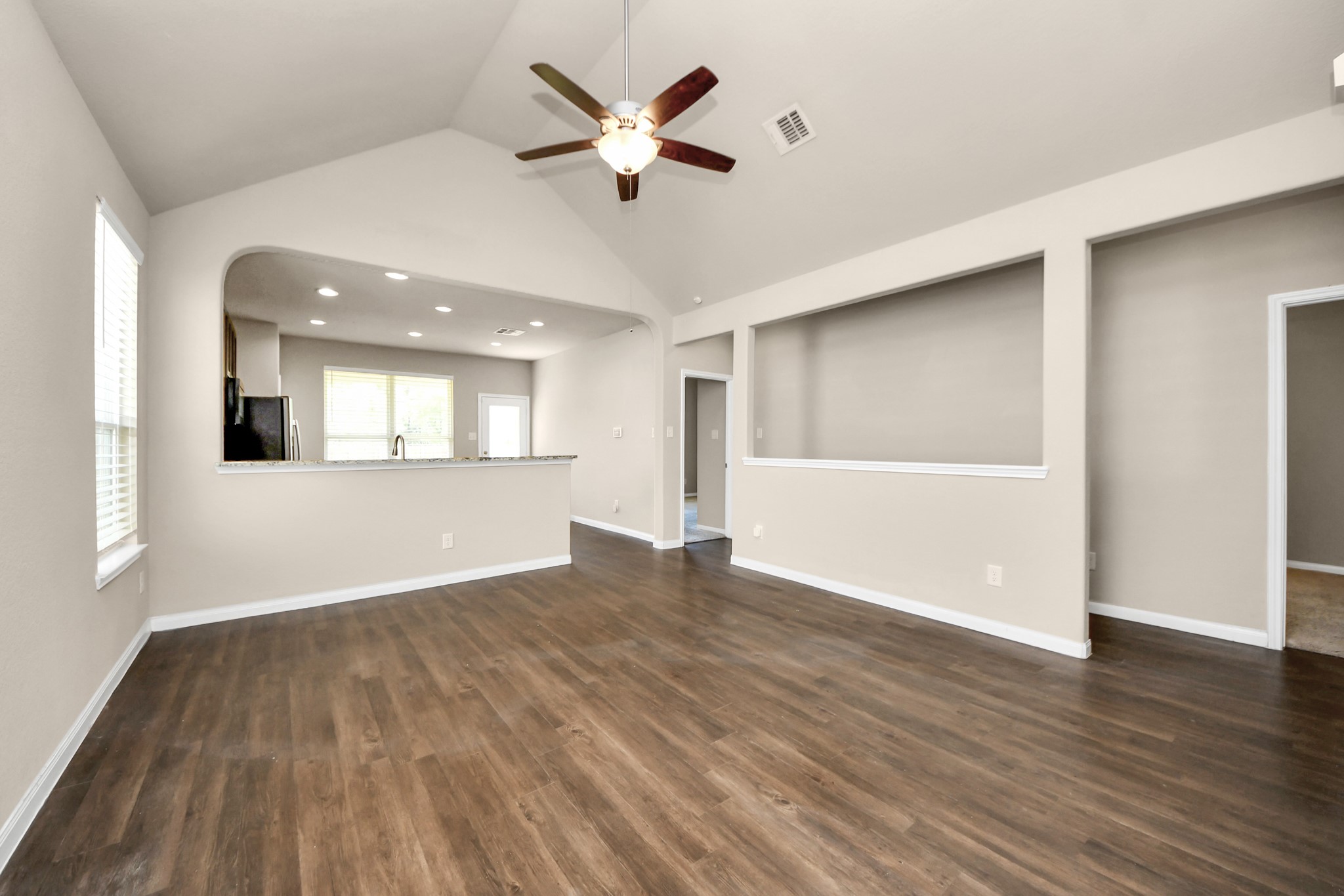 17630 Holroyd Road Property Photo 5
