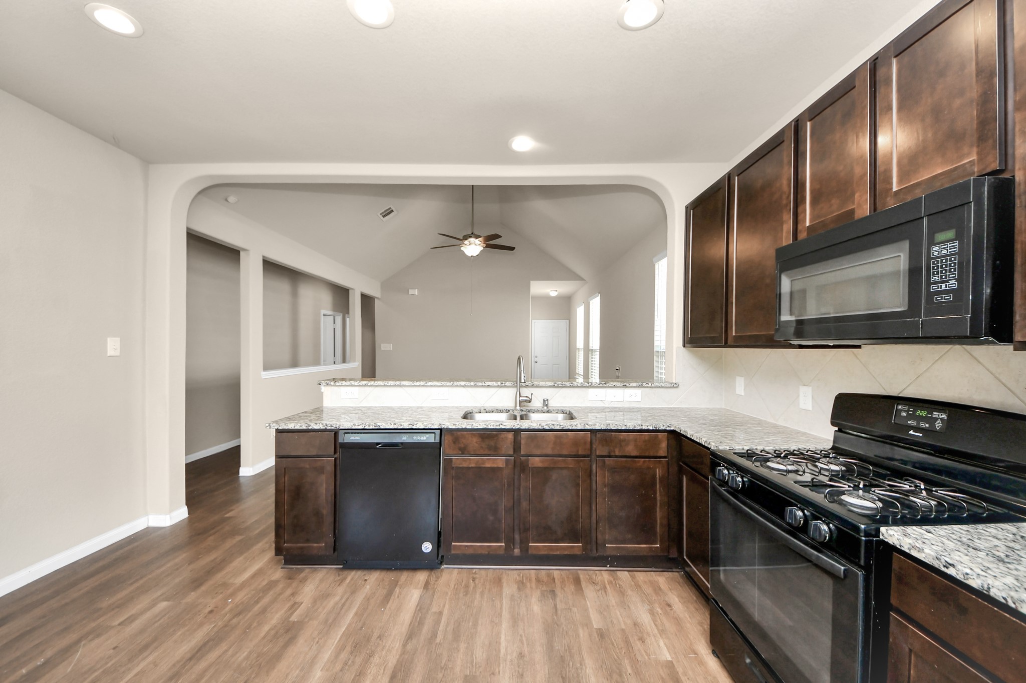 17630 Holroyd Road Property Photo 10