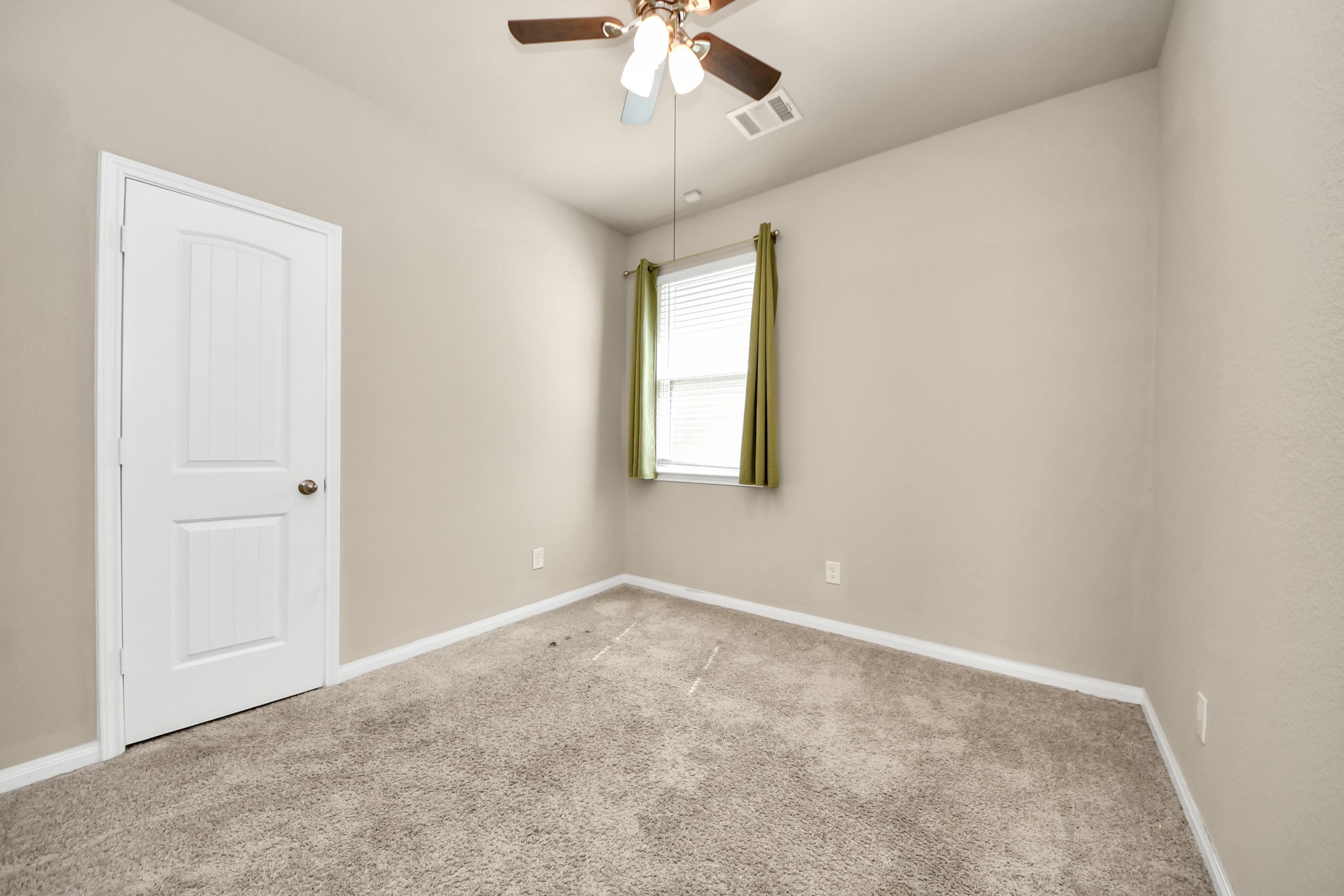 17630 Holroyd Road Property Photo 17