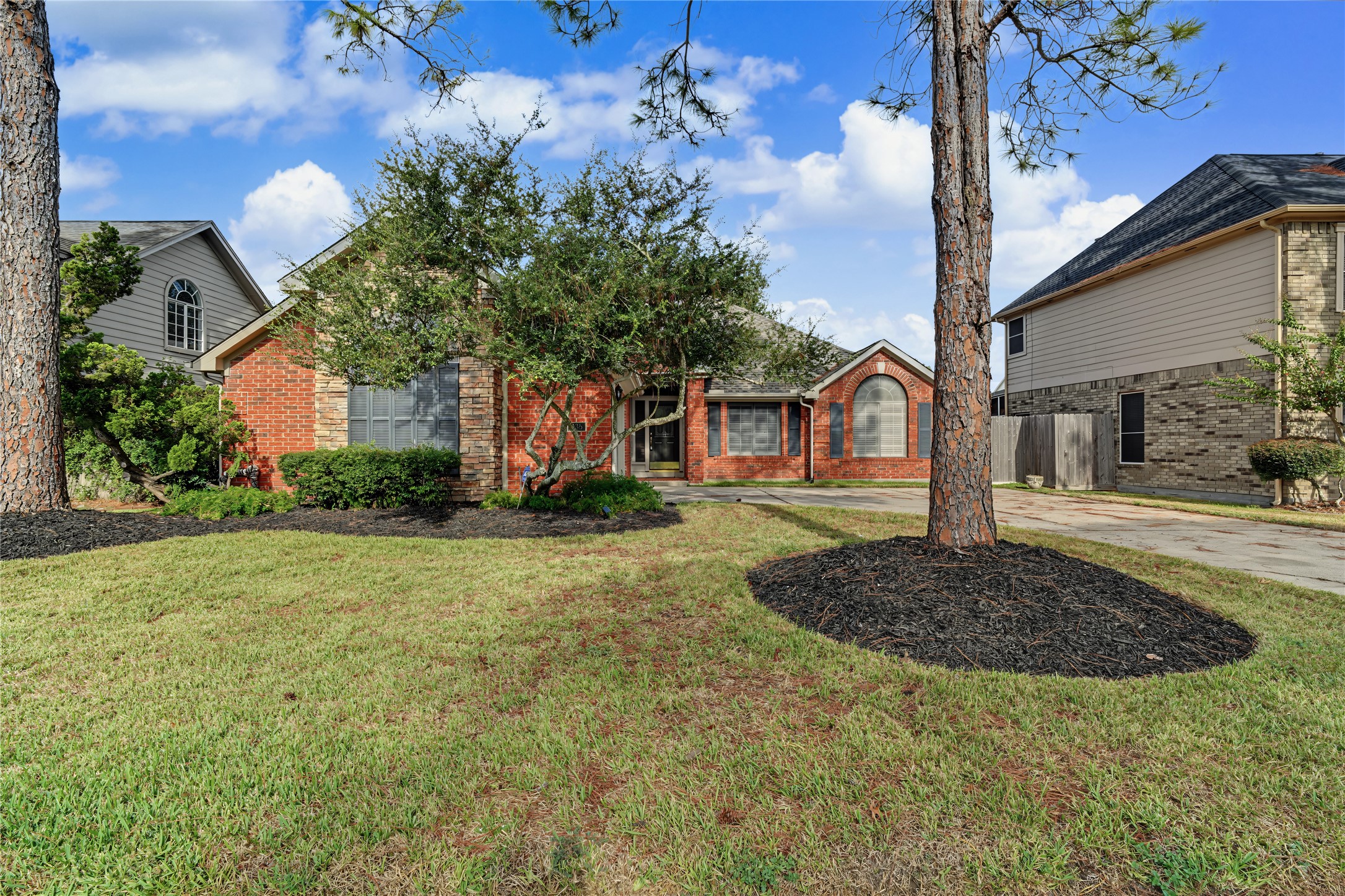 835 Maplewood Falls Court Property Photo 2