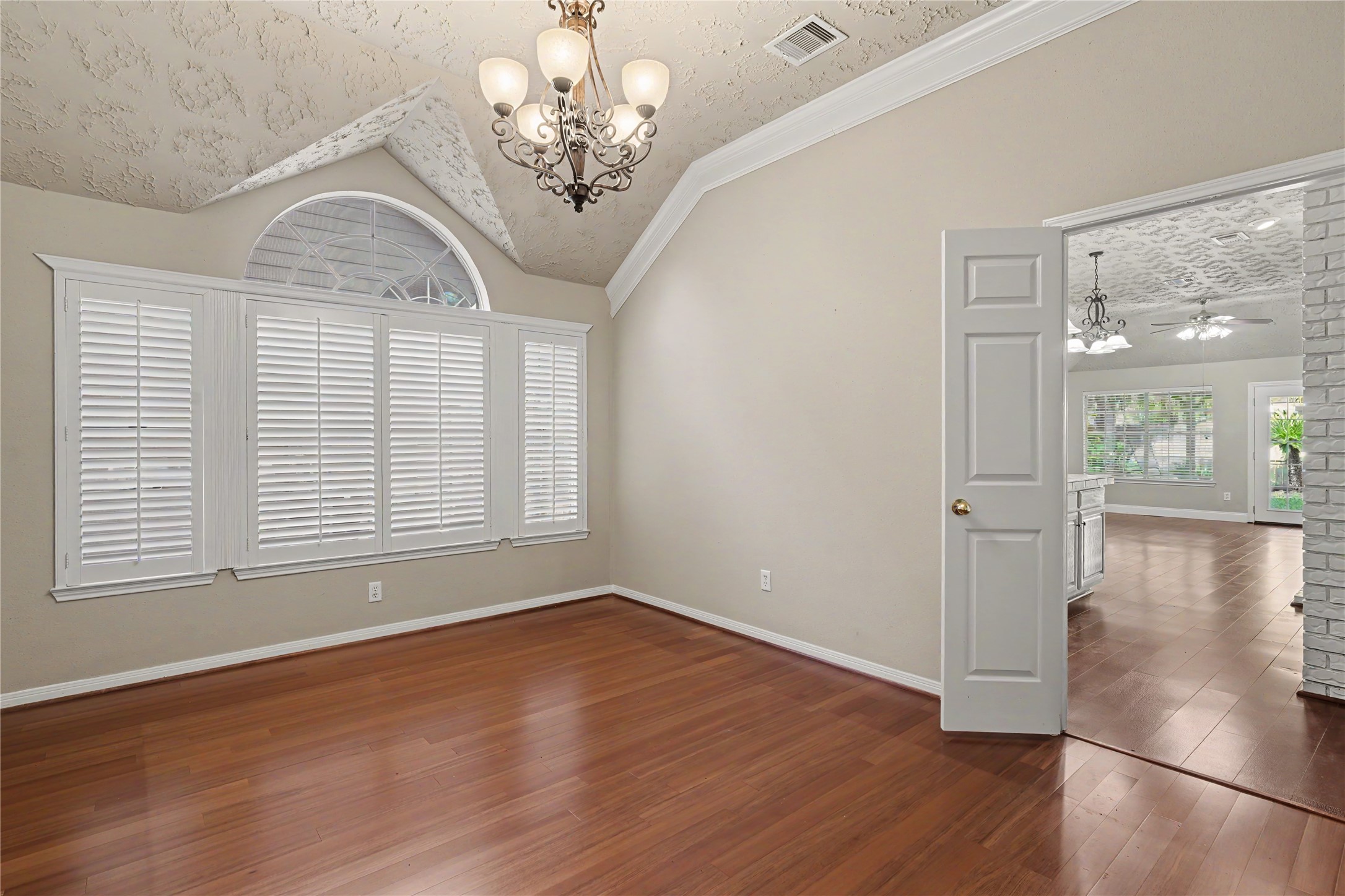 835 Maplewood Falls Court Property Photo 6