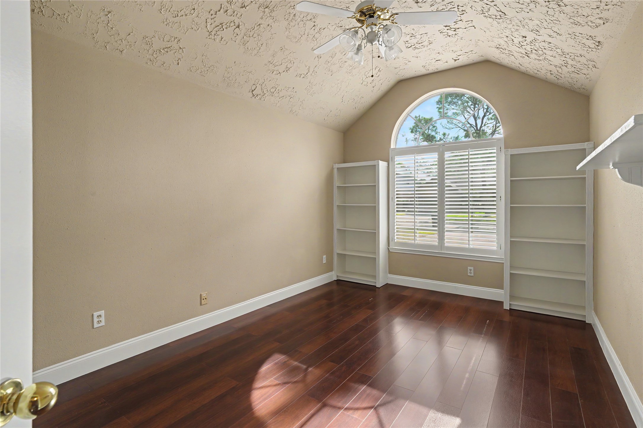 835 Maplewood Falls Court Property Photo 18