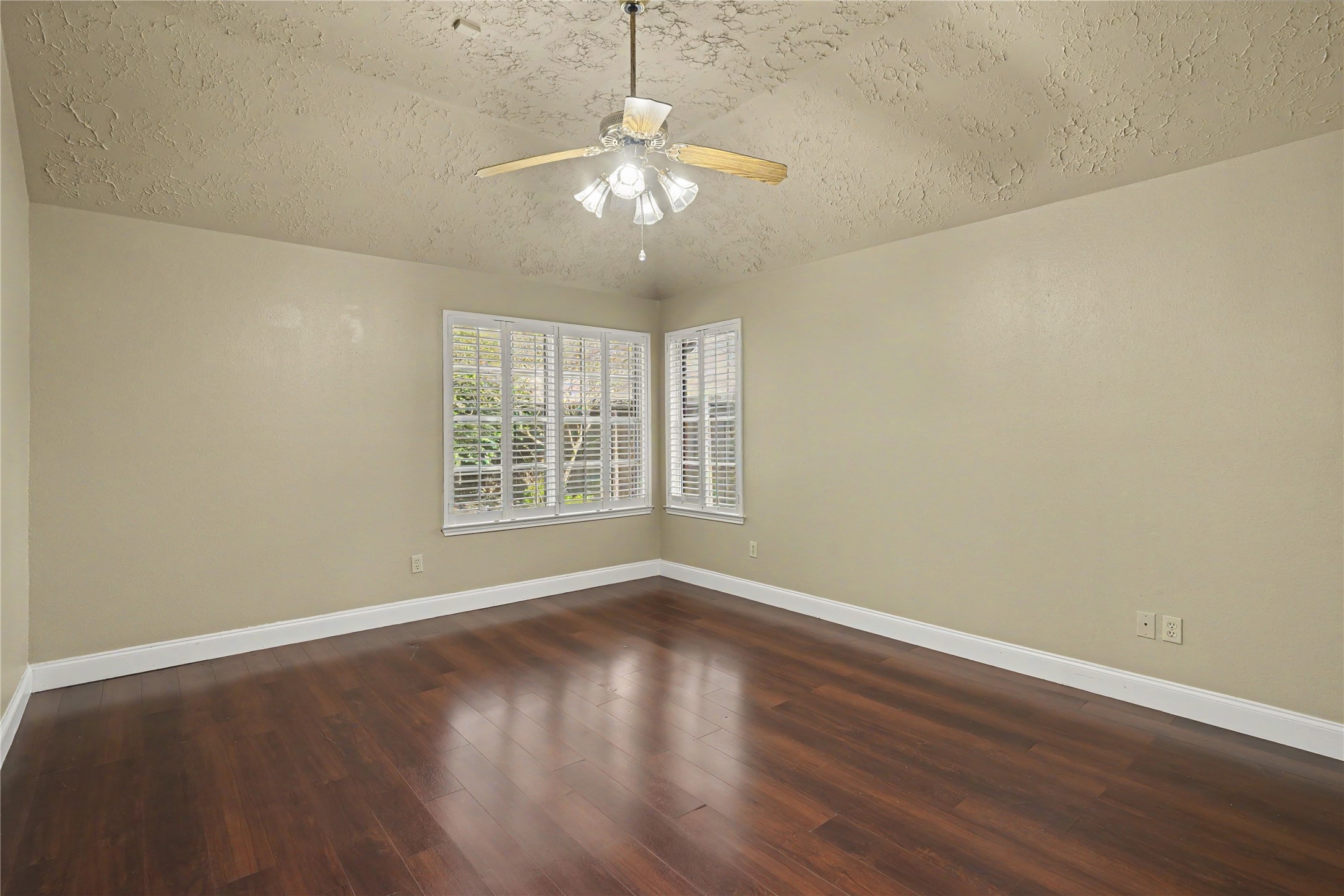 835 Maplewood Falls Court Property Photo 21