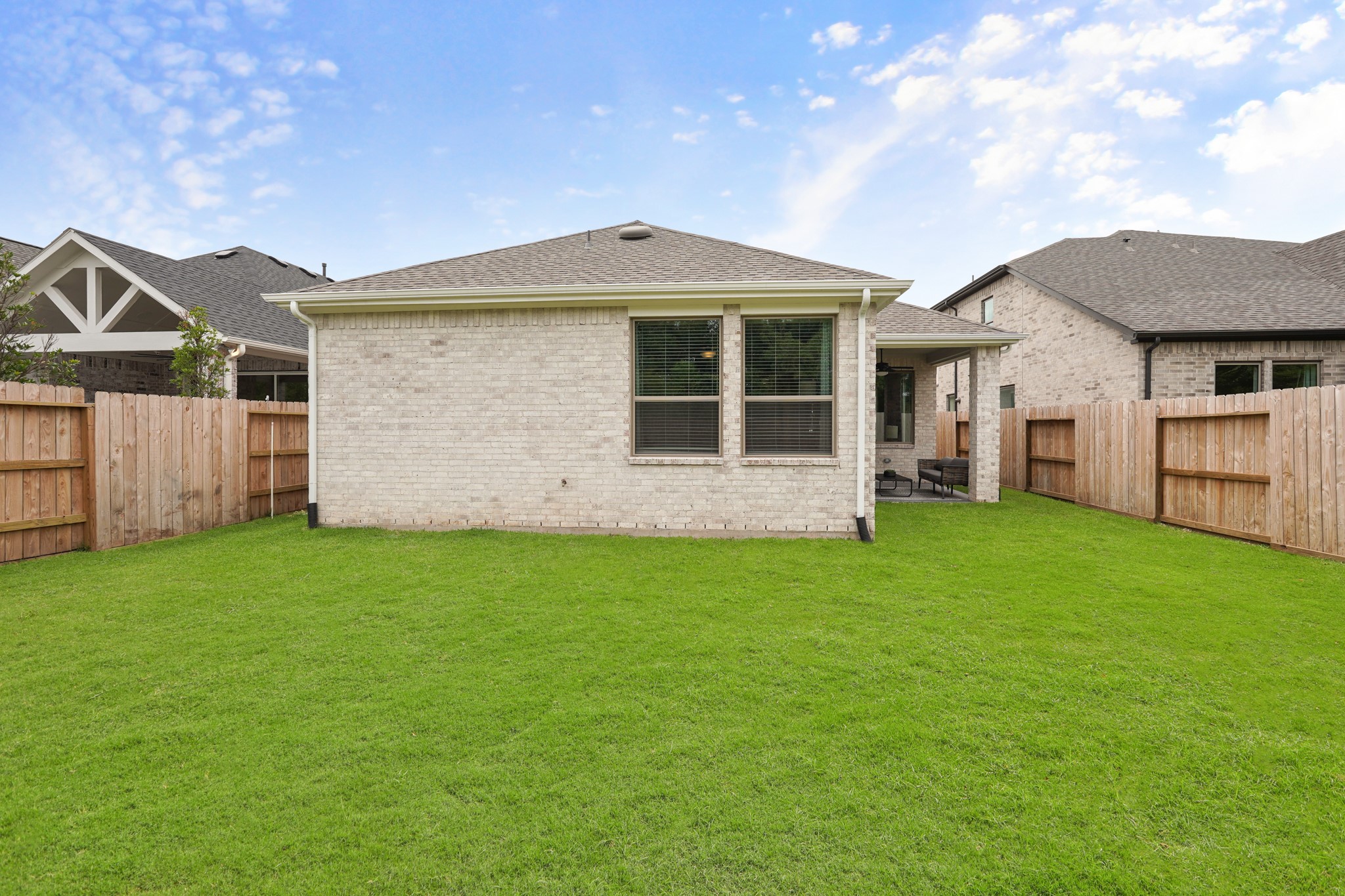 10935 Crescent Spring Drive Property Photo 6