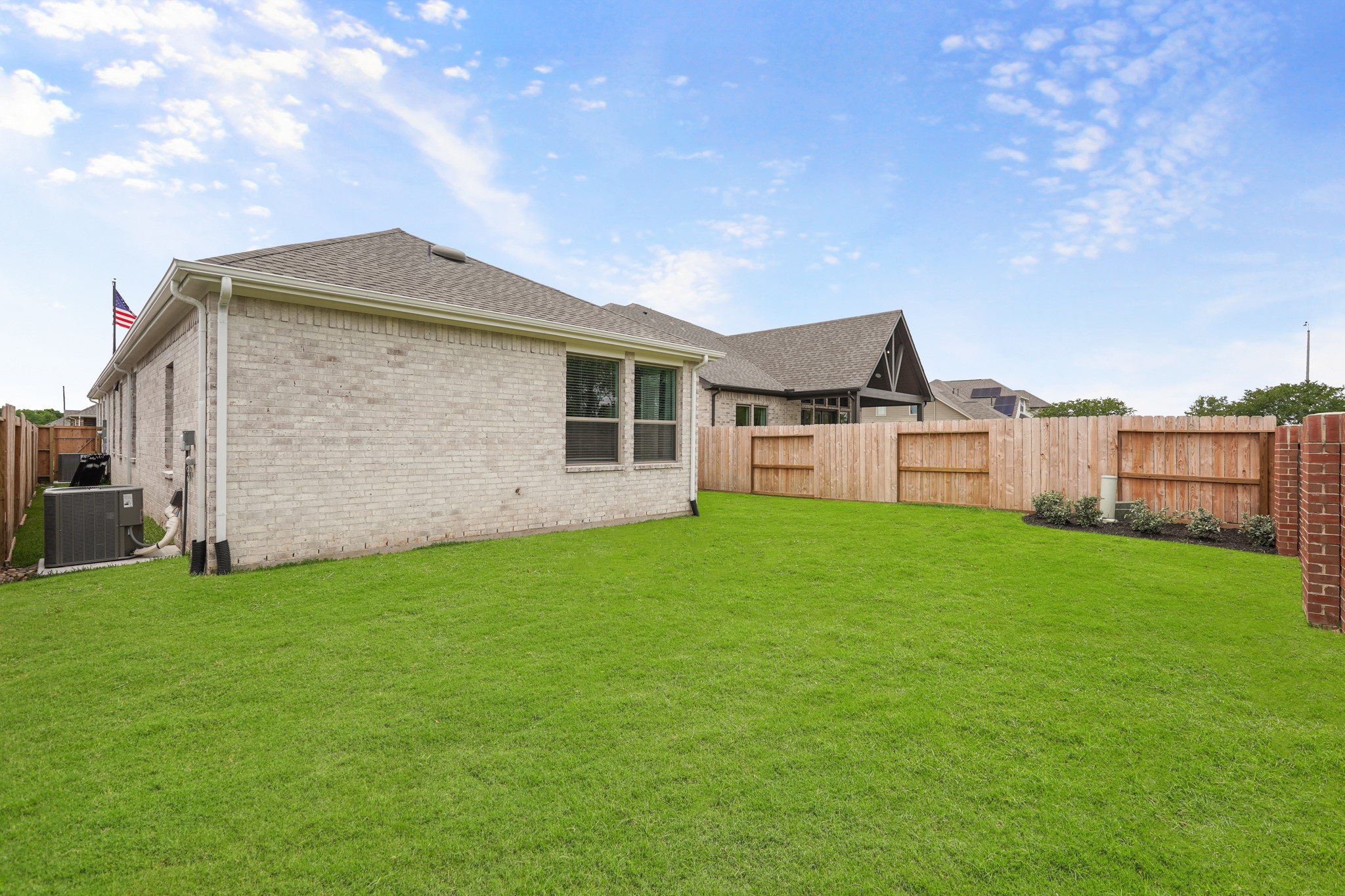10935 Crescent Spring Drive Property Photo 7