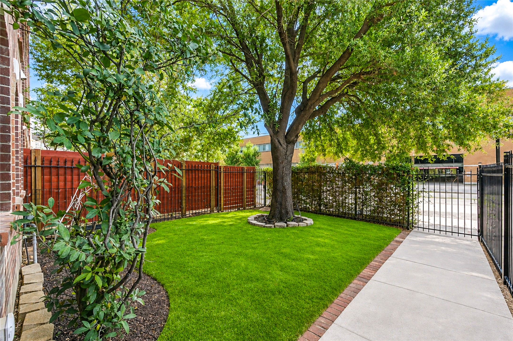 1322 Emancipation Avenue Property Photo 3