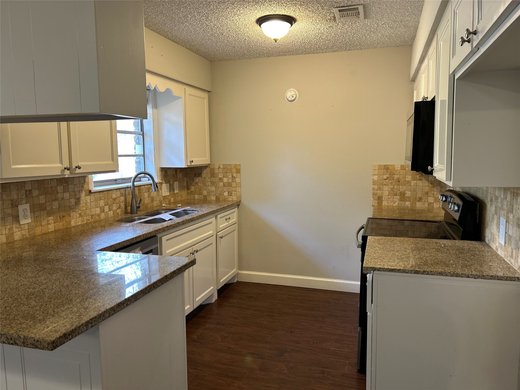 1805 King Arthur Court Property Photo 11