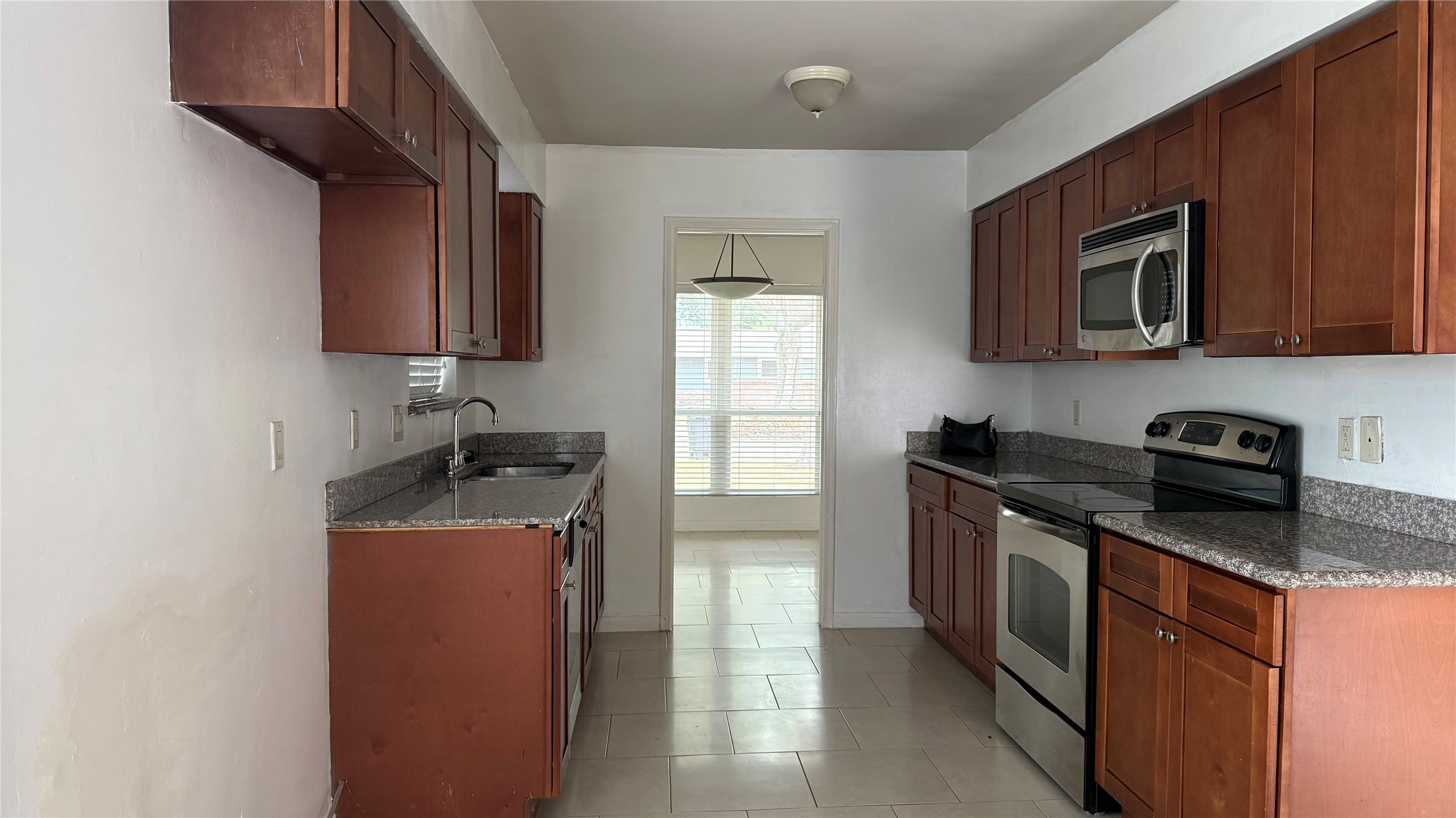 1907 Sedgie Drive Property Photo 5