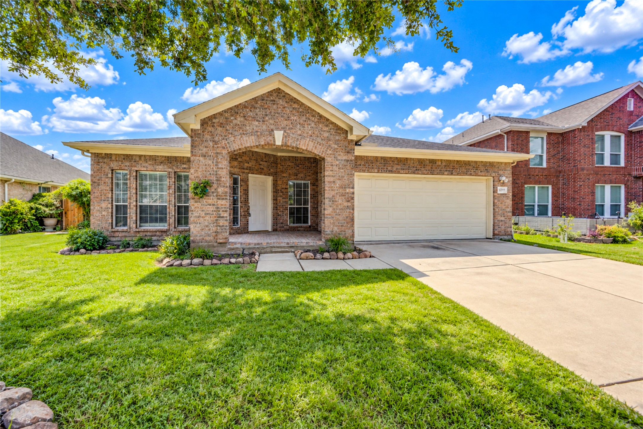 12619 Vineyard Trail Lane Property Photo 3