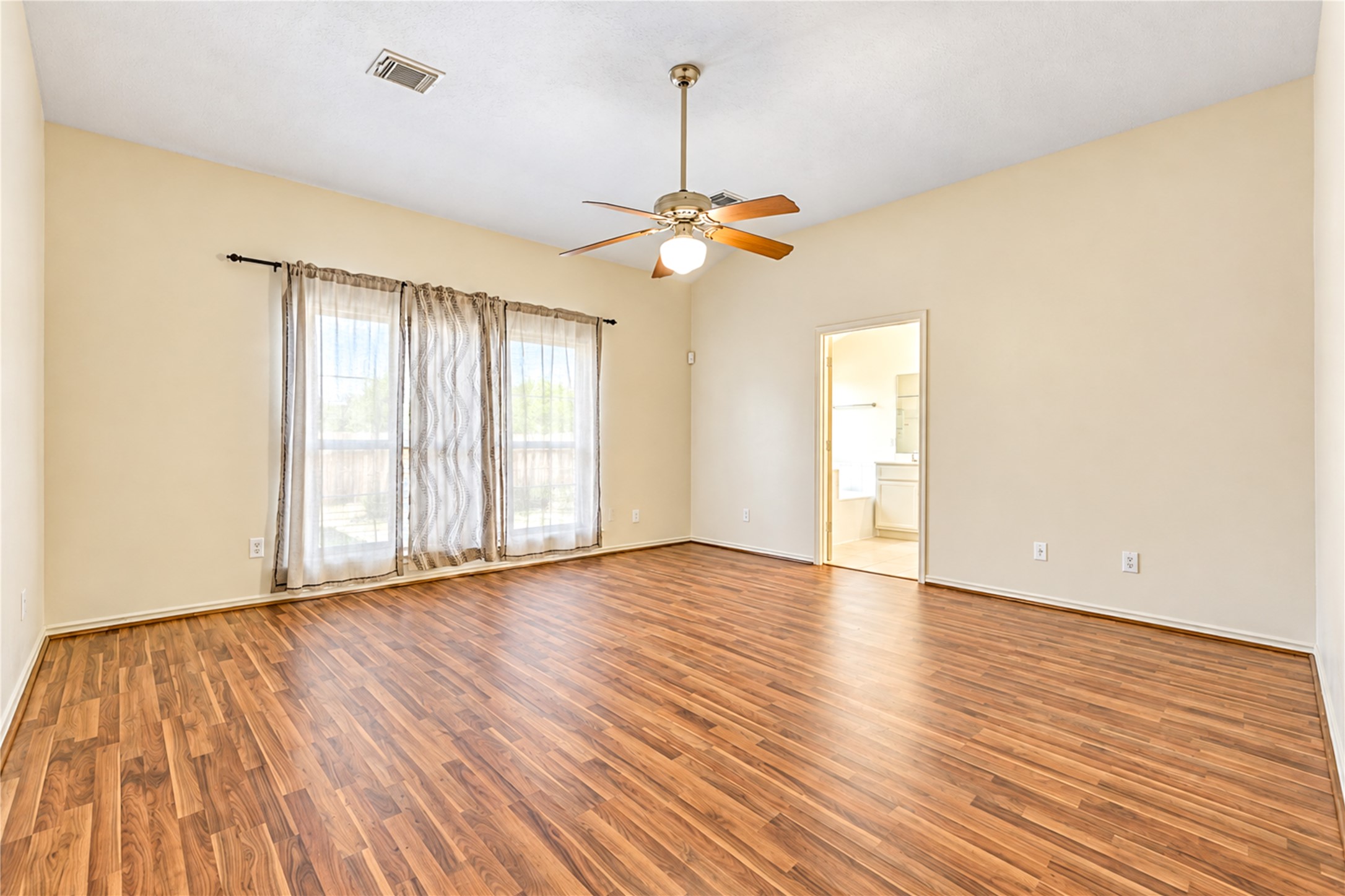 12619 Vineyard Trail Lane Property Photo 4
