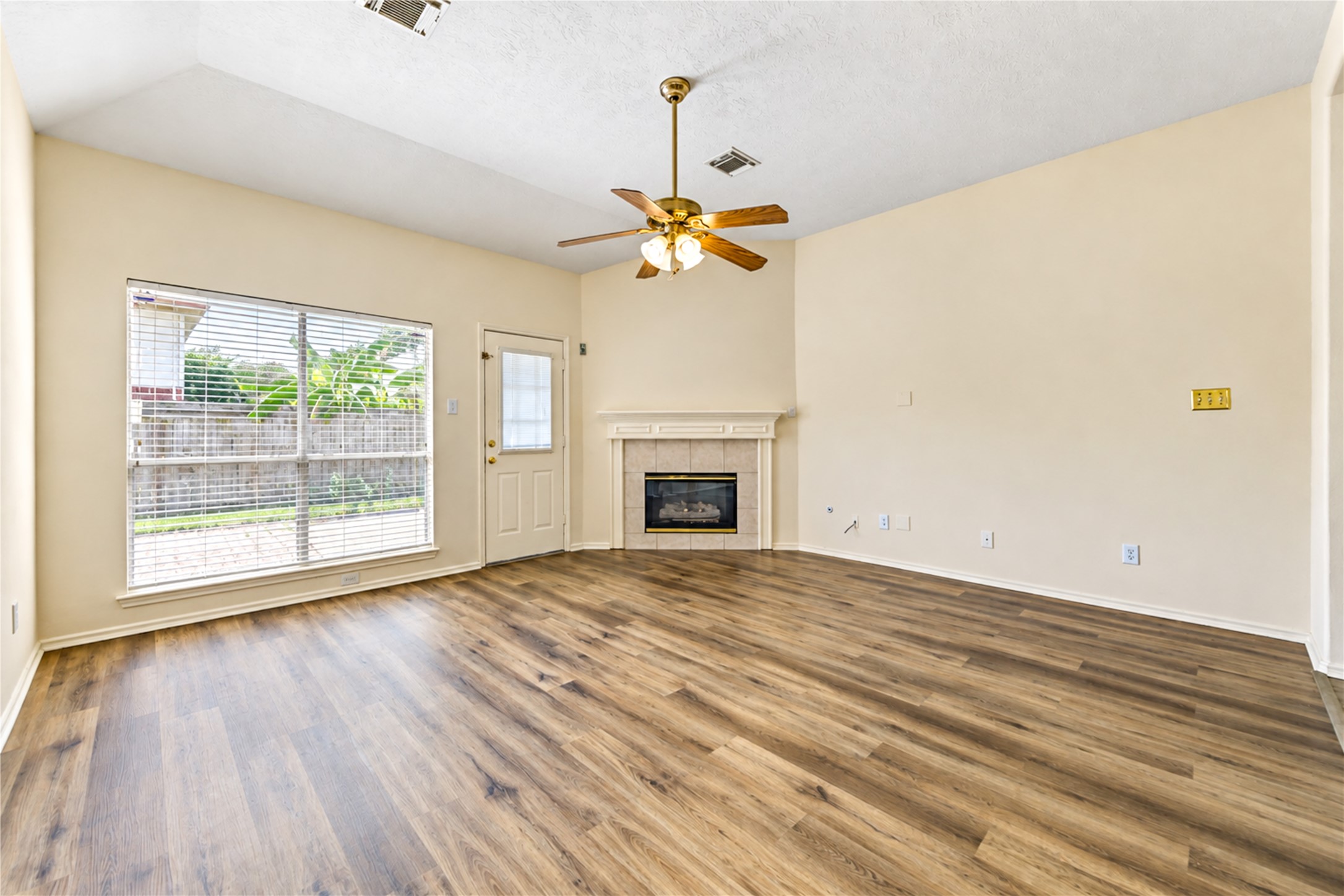 12619 Vineyard Trail Lane Property Photo 9