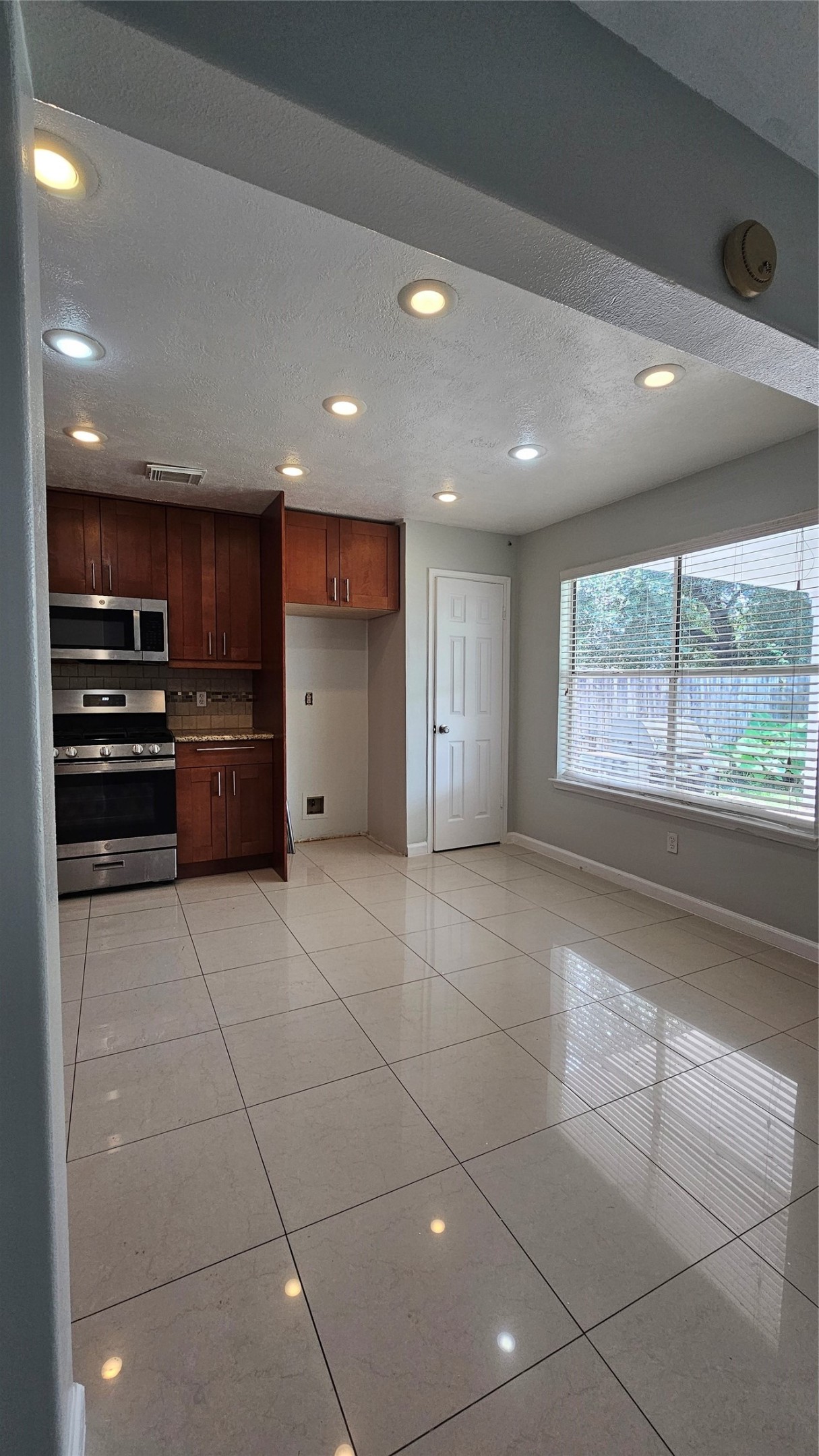 8435 Battleoak Drive Property Photo 7
