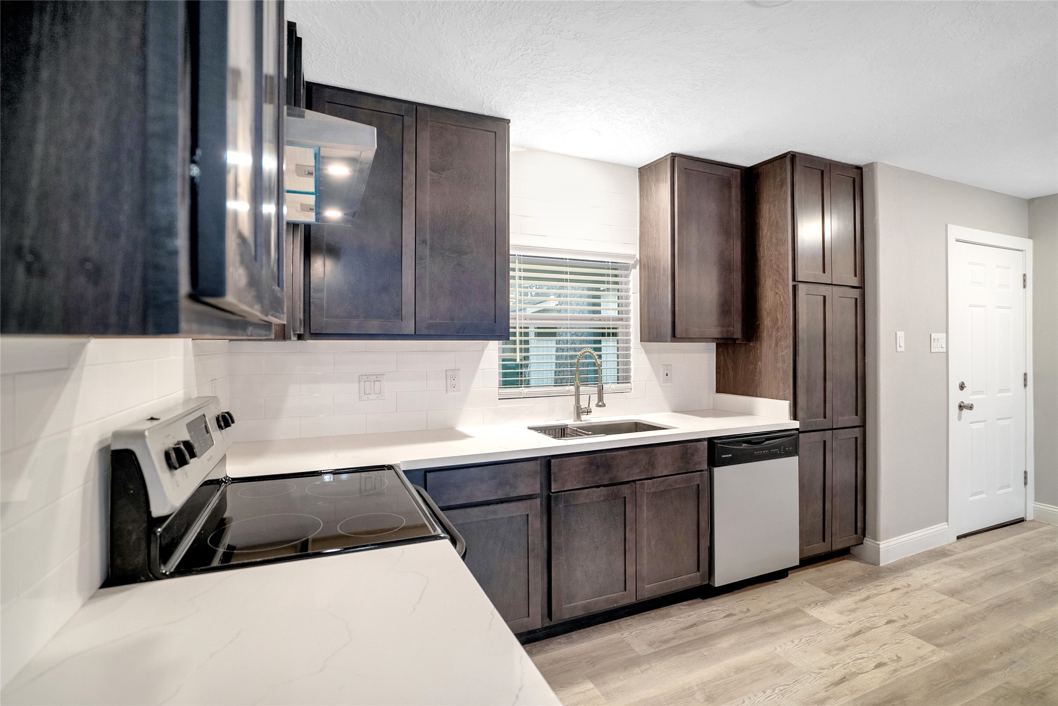 1314 E Red Cedar Circle Property Photo 4