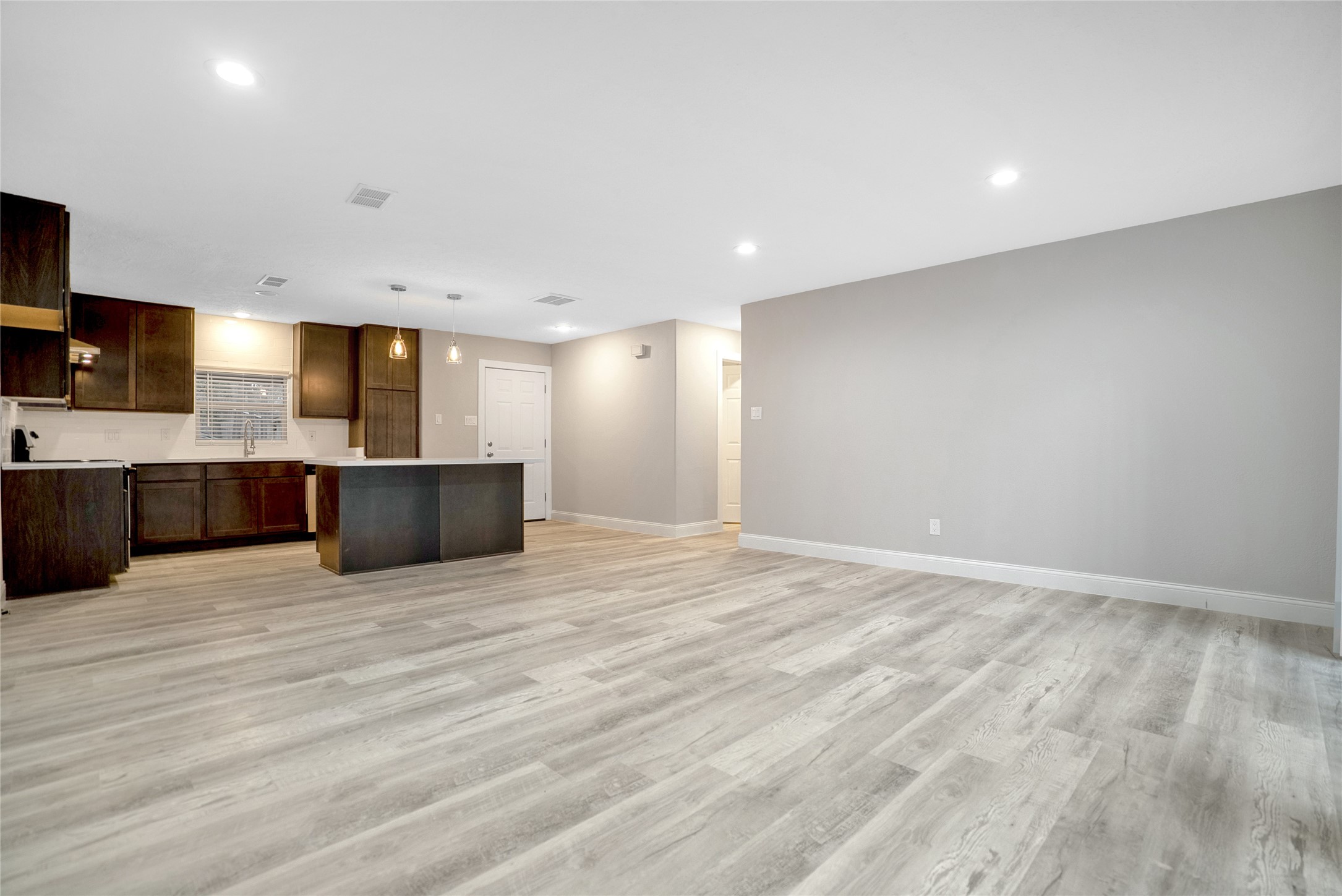 1314 E Red Cedar Circle Property Photo 12
