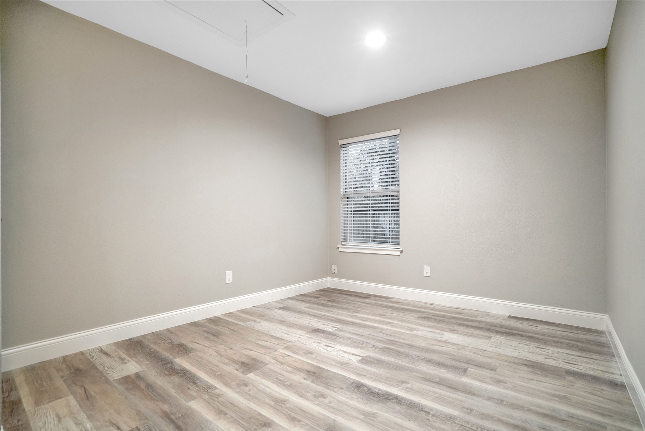 1314 E Red Cedar Circle Property Photo 16