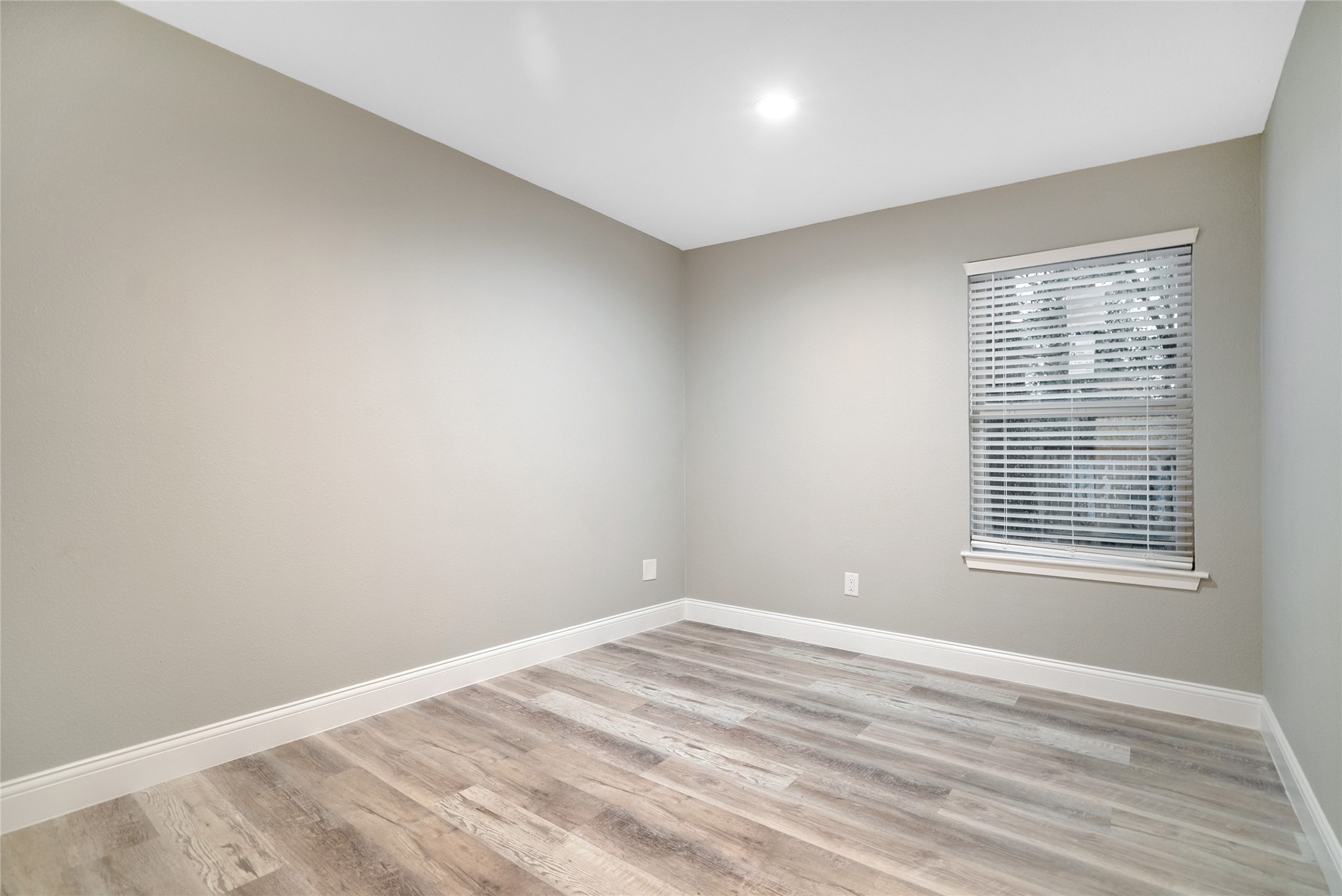 1314 E Red Cedar Circle Property Photo 17