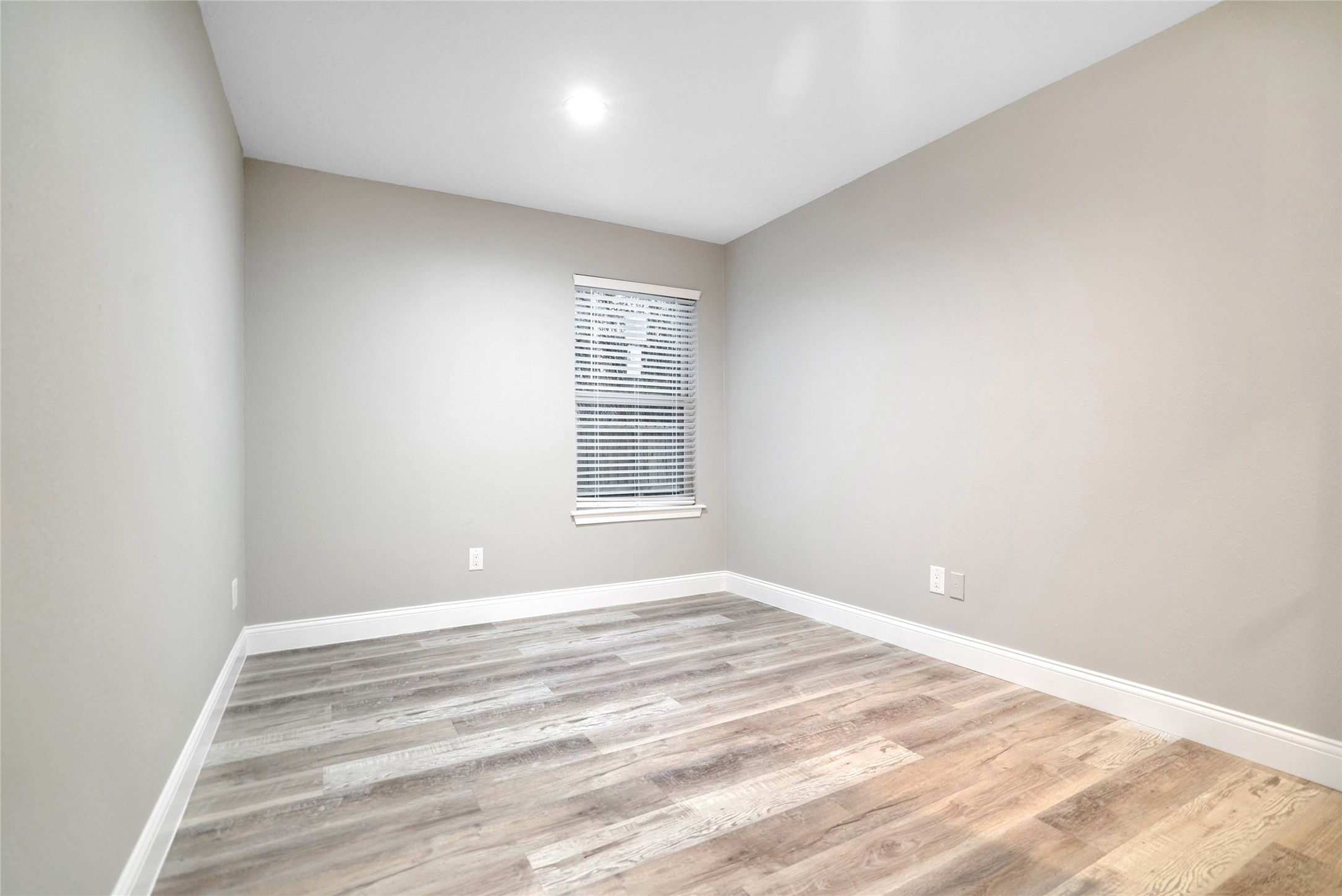 1314 E Red Cedar Circle Property Photo 18