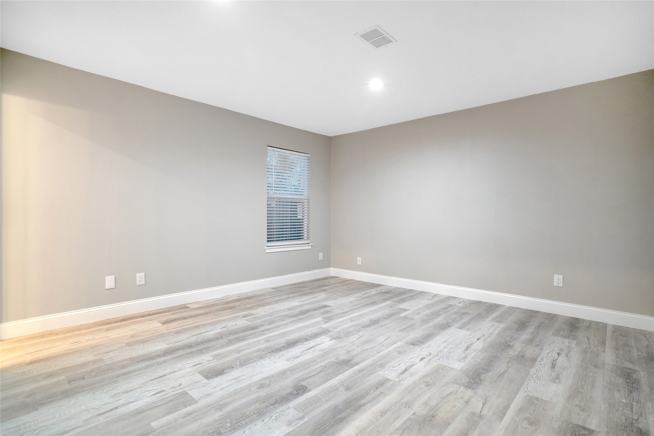 1314 E Red Cedar Circle Property Photo 19