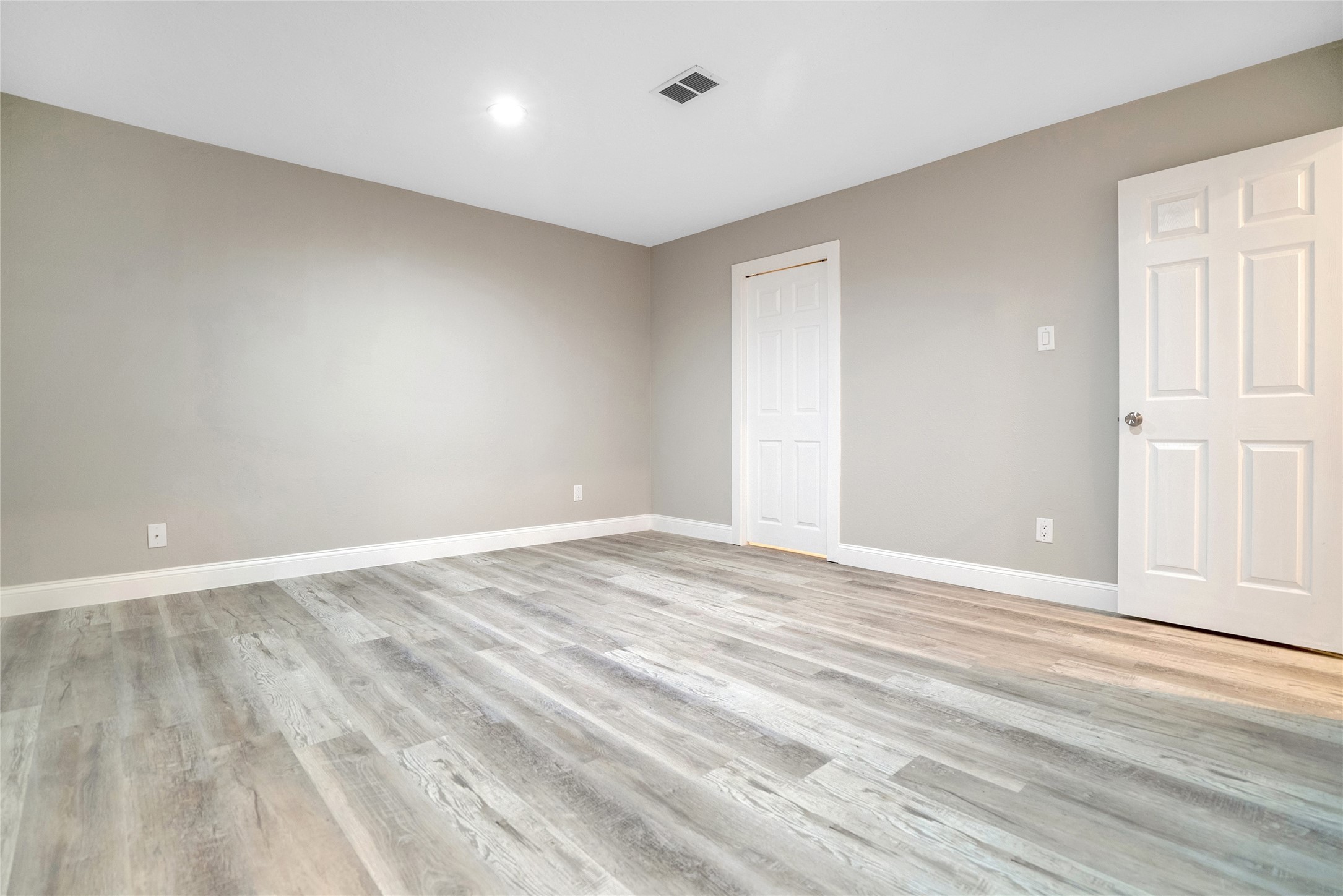 1314 E Red Cedar Circle Property Photo 20