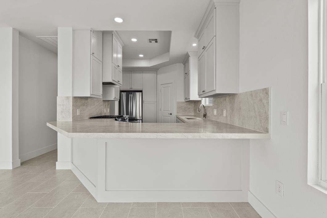 512 2nd Property Photo 12