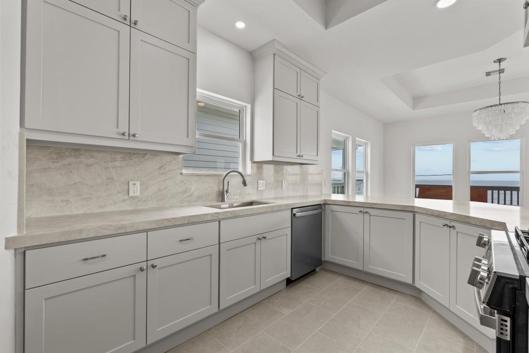 512 2nd Property Photo 13