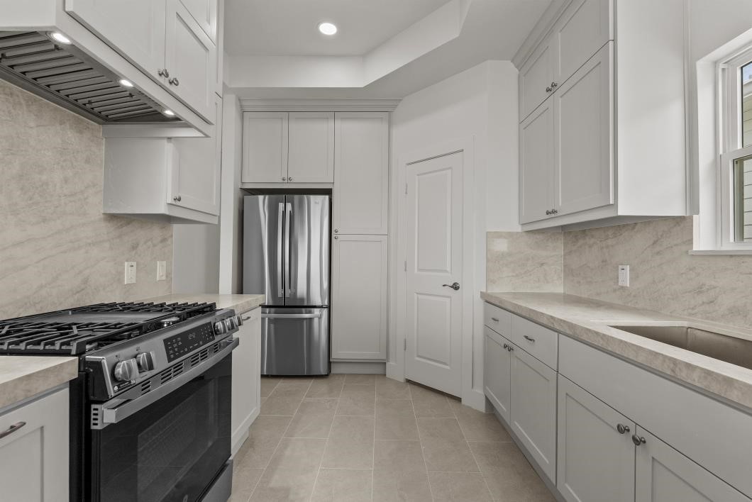 512 2nd Property Photo 16