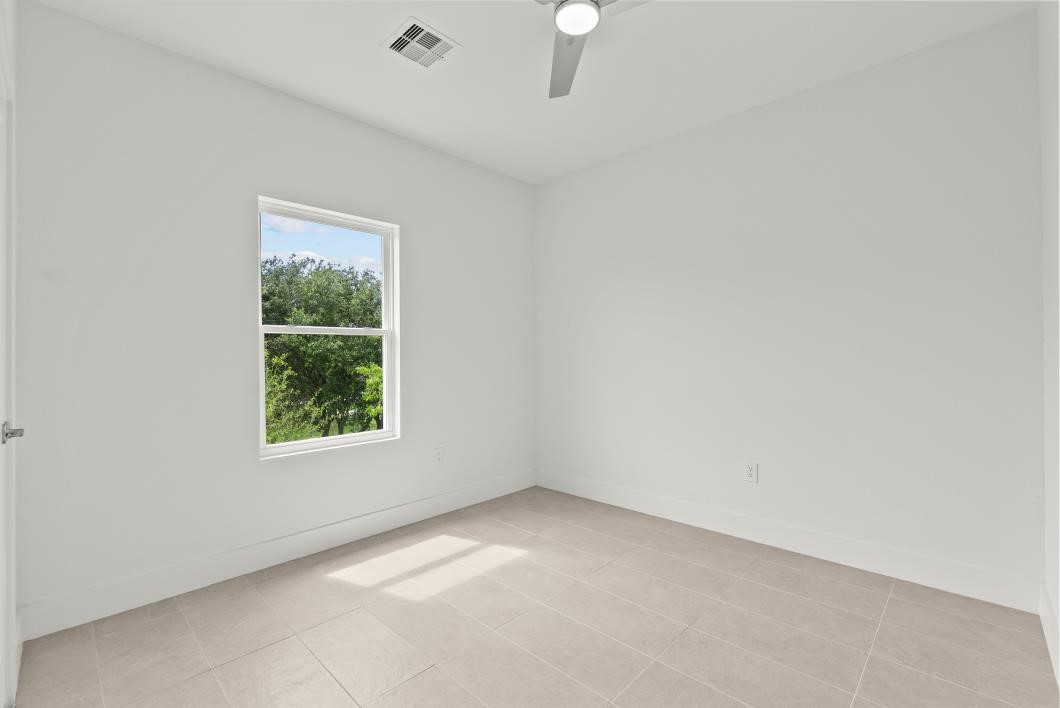 512 2nd Property Photo 19