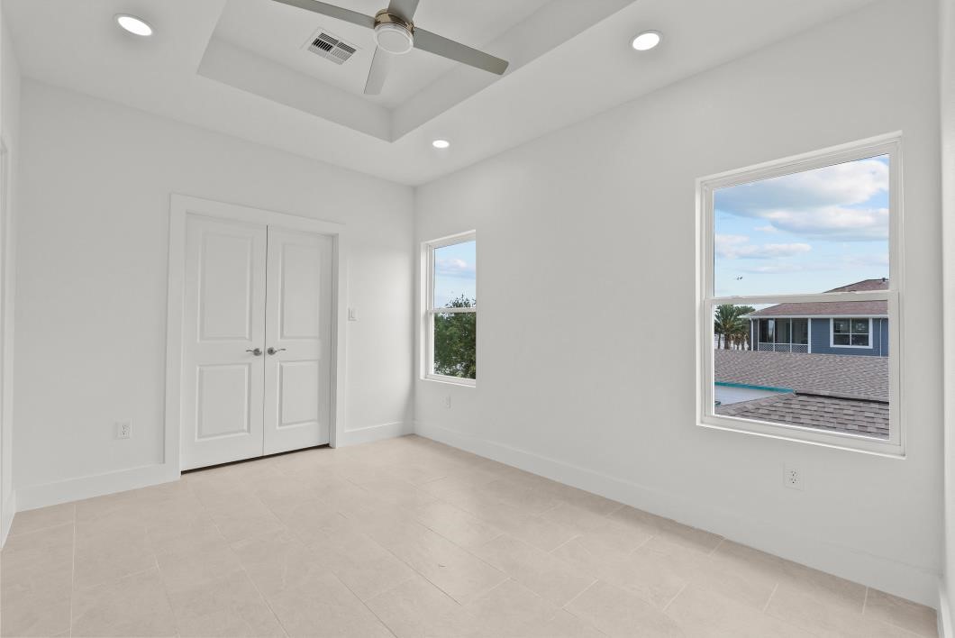 512 2nd Property Photo 21