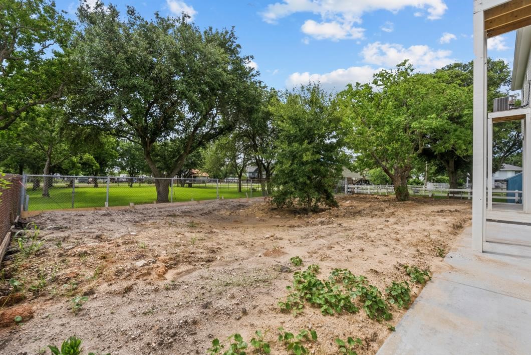 512 2nd Property Photo 30