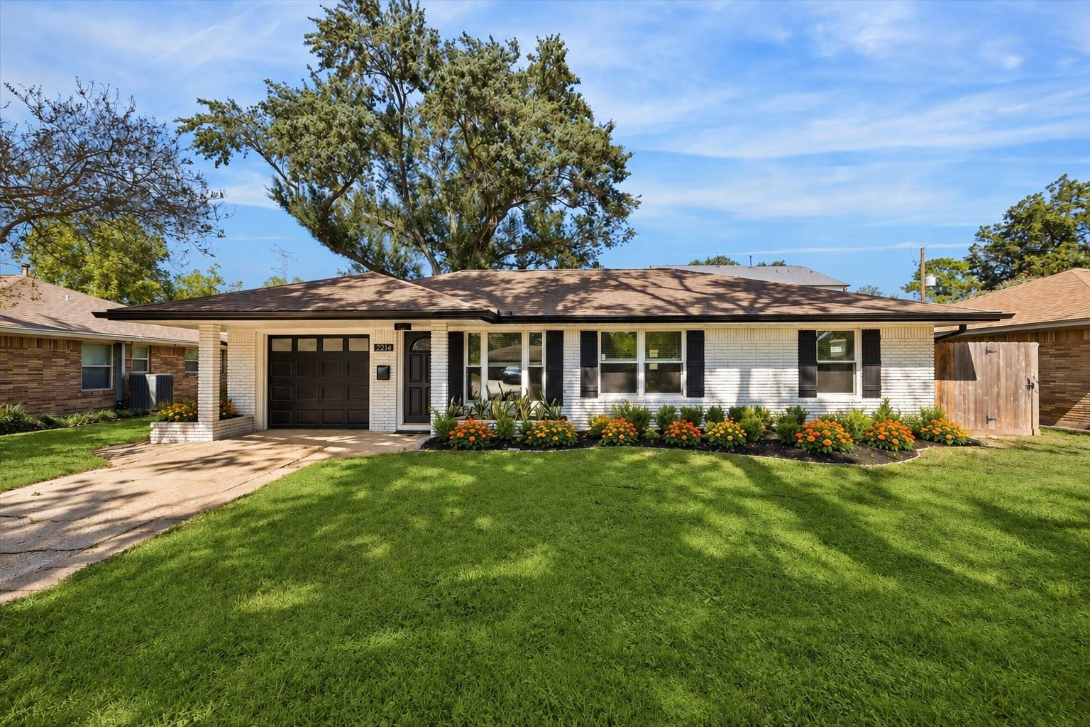 2214 Bron Holly Drive, Houston Tx 77018 Property Photo 1