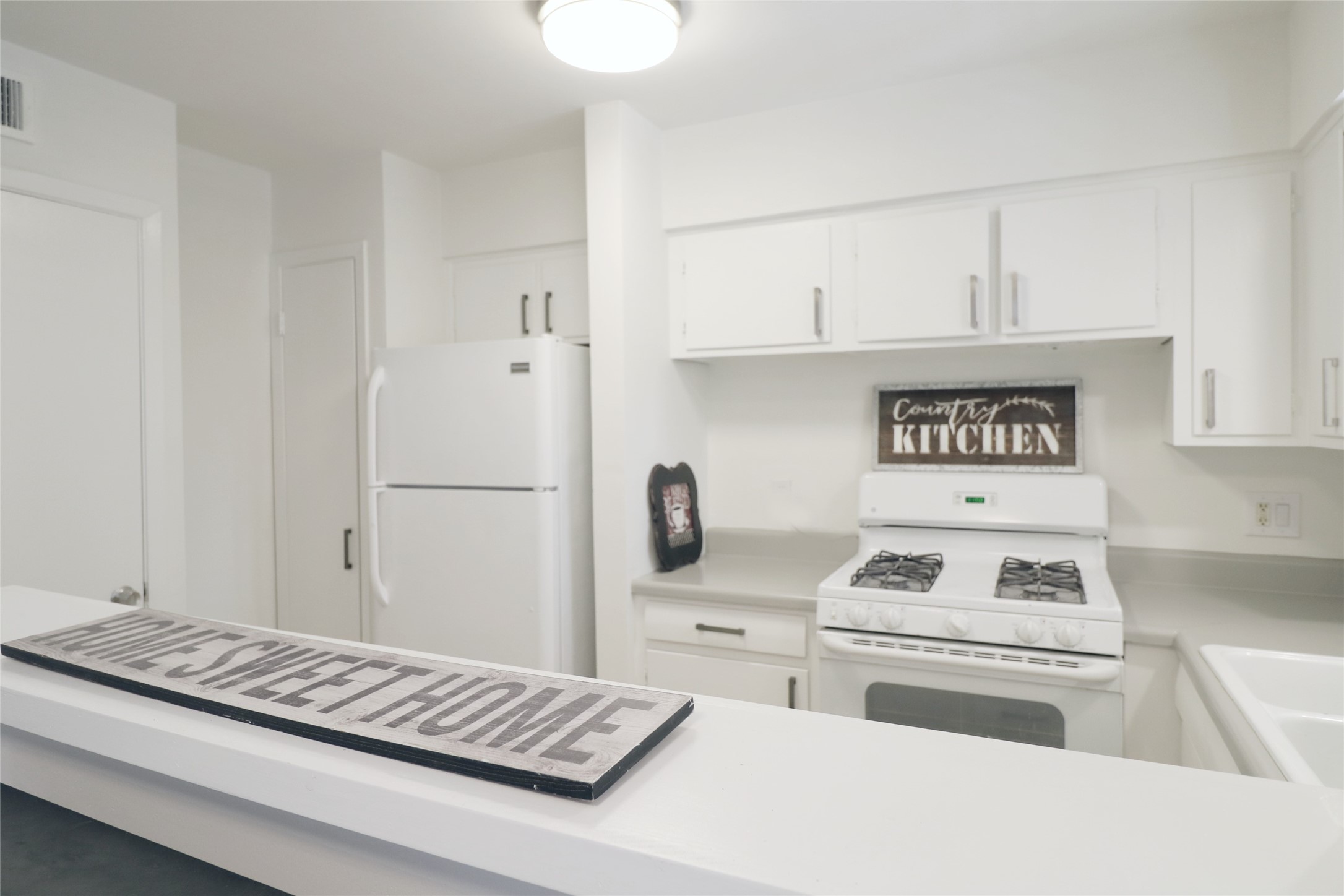 614 Kipling St Street B8 Property Photo 6