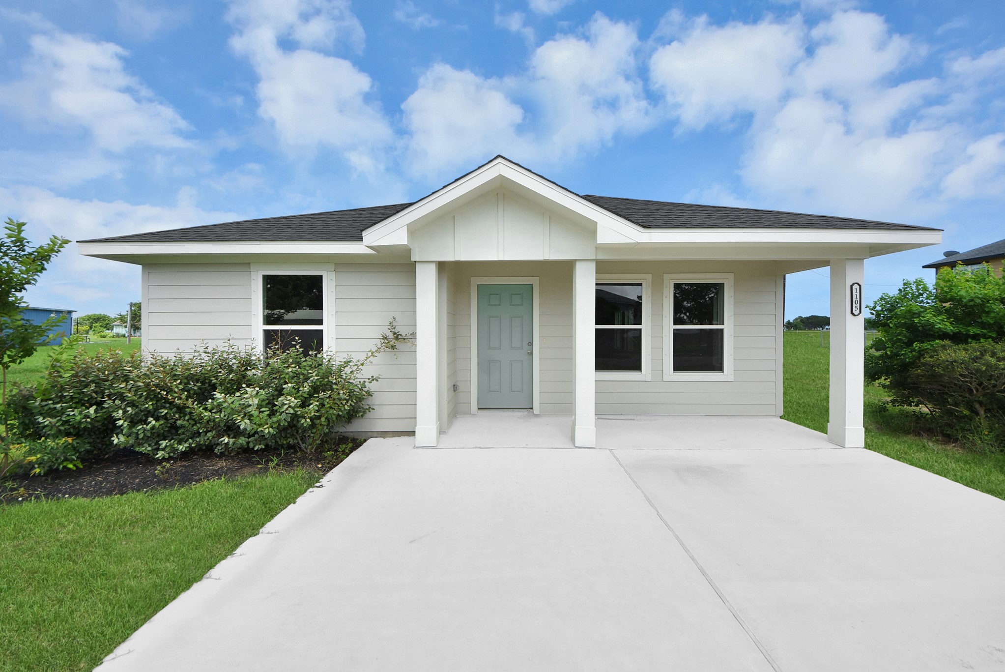 1105 W Bayshore Drive Property Photo 2