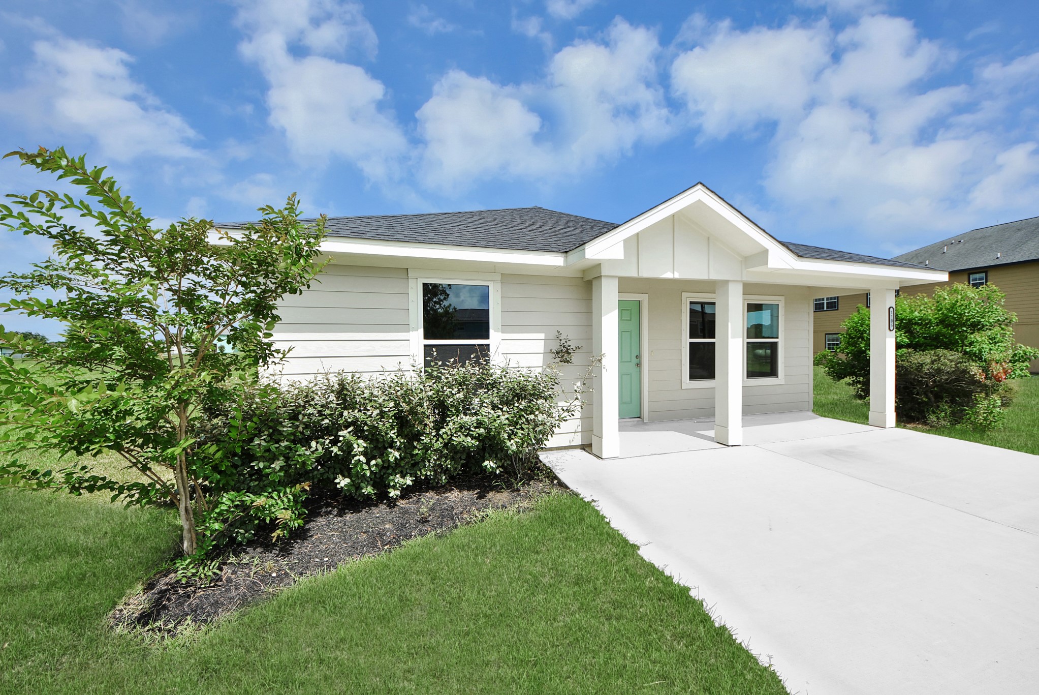 1105 W Bayshore Drive Property Photo 3