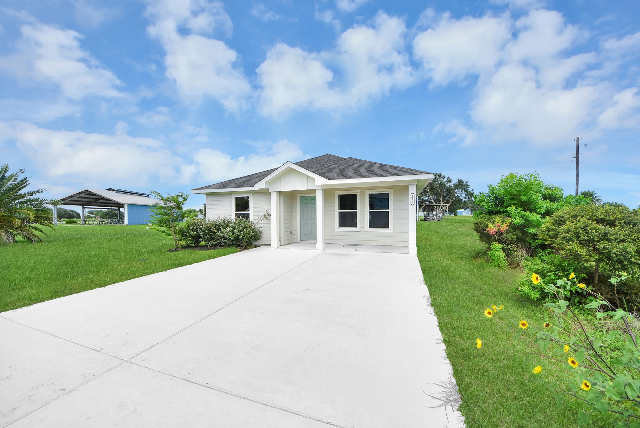 1105 W Bayshore Drive Property Photo 5