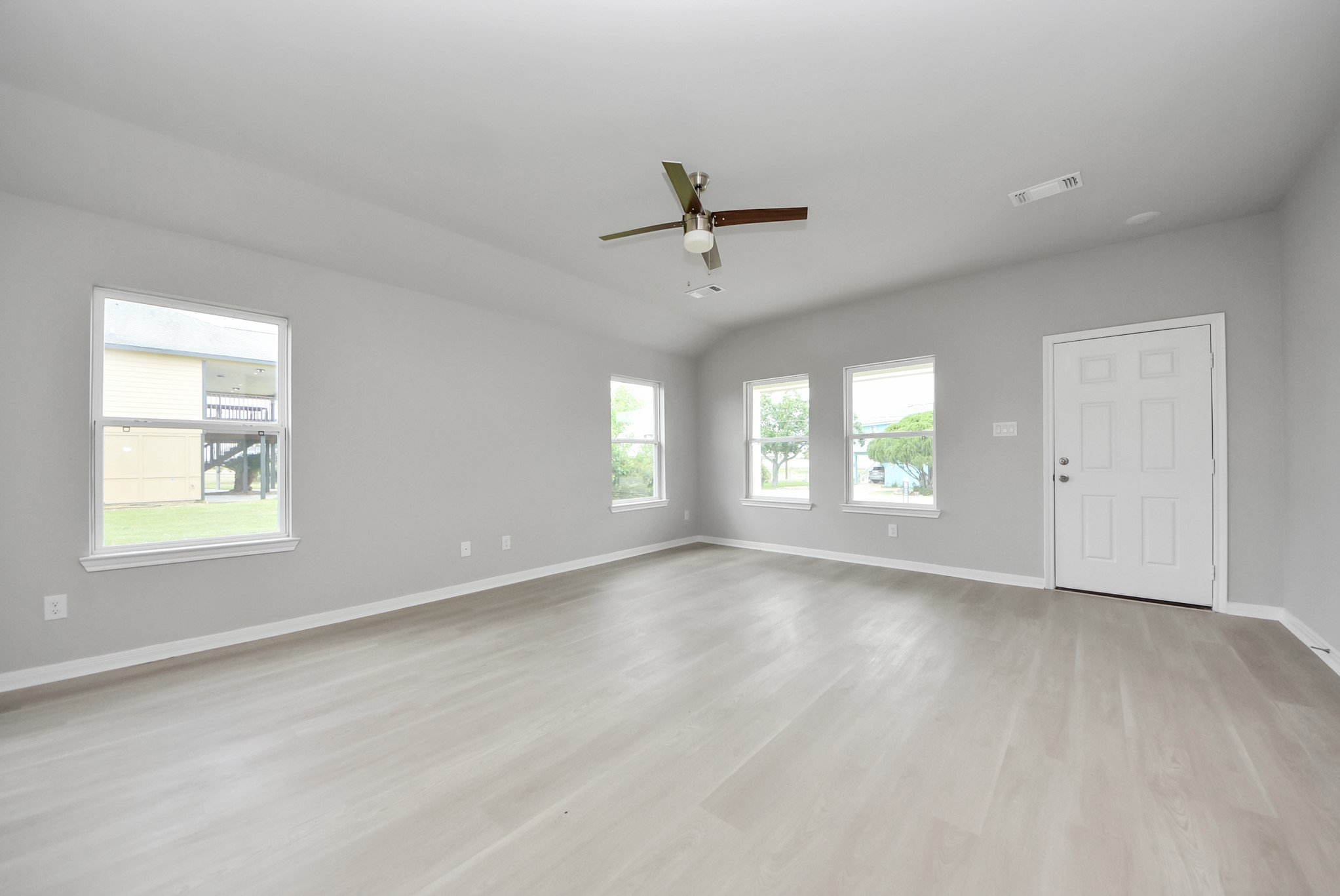 1105 W Bayshore Drive Property Photo 8