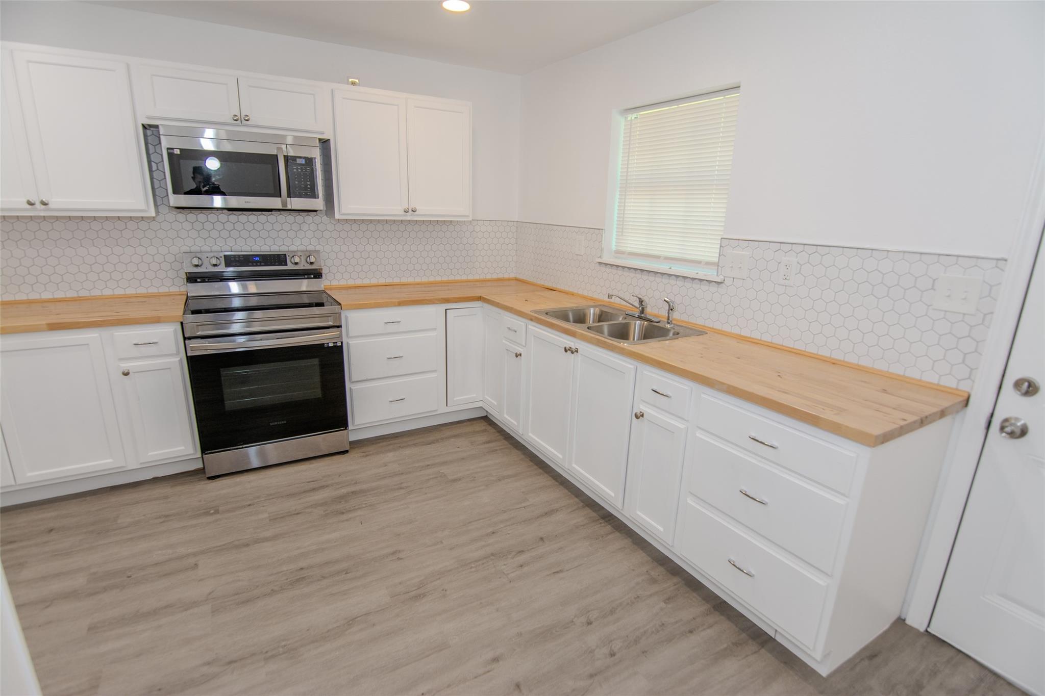 9210 St Lo Road Property Photo 4